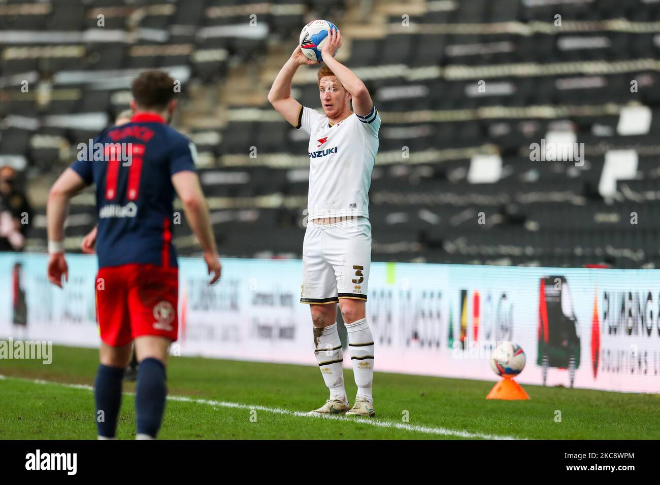 Le capitaine des doons de Milton Keynes Dean Lewington lors de la deuxième moitié de la Sky Bet League One match entre MK Dons et Sunderland au stade MK, Milton Keynes, le samedi 6th février 2021. (Photo de John Cripps/MI News/NurPhoto) Banque D'Images