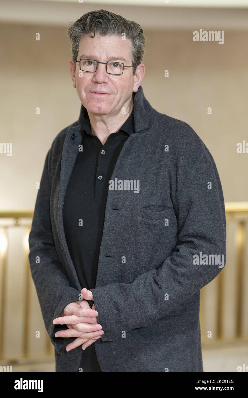 Le directeur de l'opéra canadien Robert Carsen pose lors de la présentation de l'opéra SIEGFRIED, DE RICHARD WAGNER au teatyro Real de Madrid. 9 février 2021 Espagne (photo par Oscar Gonzalez/NurPhoto) Banque D'Images