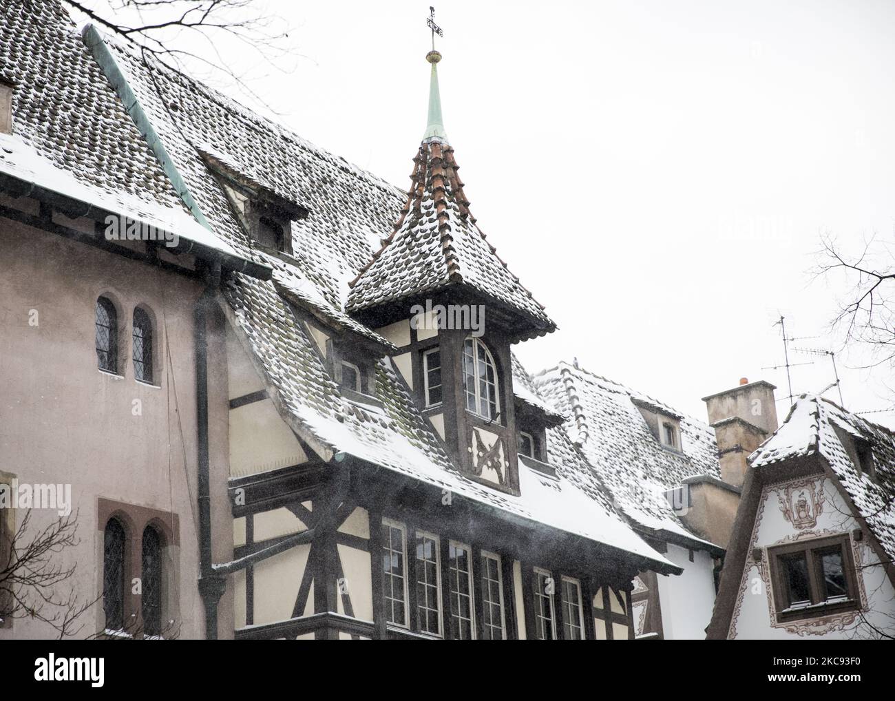 Une chute de neige dans le centre de Strasbourg à Strasbourg, France sur 10 février 2021. (Photo par Elyxandro Cegarra/NurPhoto) Banque D'Images