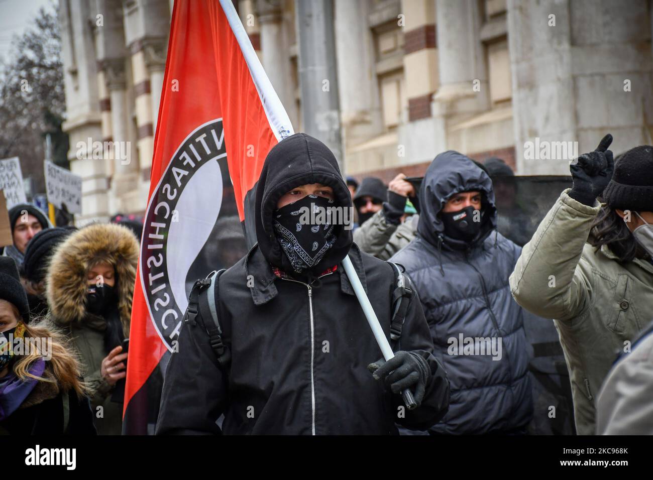 Manifestation d'organisations antifascistes et antiracistes avant le début du défilé annuel des flambeaux en l'honneur du général pro-nazi Hristo Lukov 13 février 2021 Sofia, Bulgarie (photo de Georgi Paleykov/NurPhoto) Banque D'Images