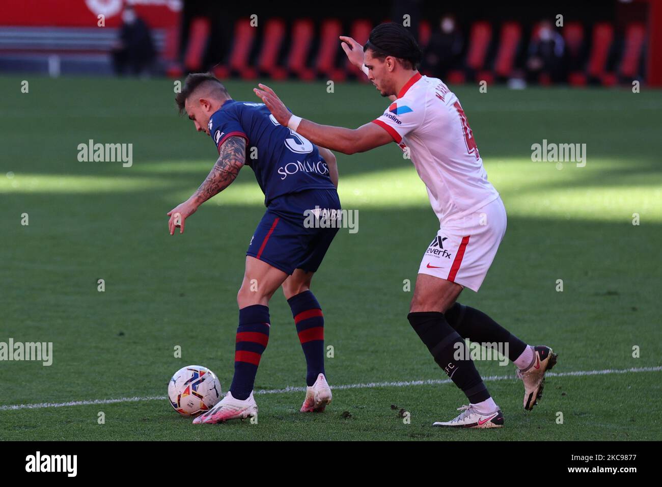 Pablo Maffeo de SD Huesca pendant le match de la Liga entre Sevilla FC et SD Huesca à Estadio Sanchez Pizjuan à Séville, Espagne. (Photo de Jose Luis Contreras/DAX Images/NurPhoto) Banque D'Images