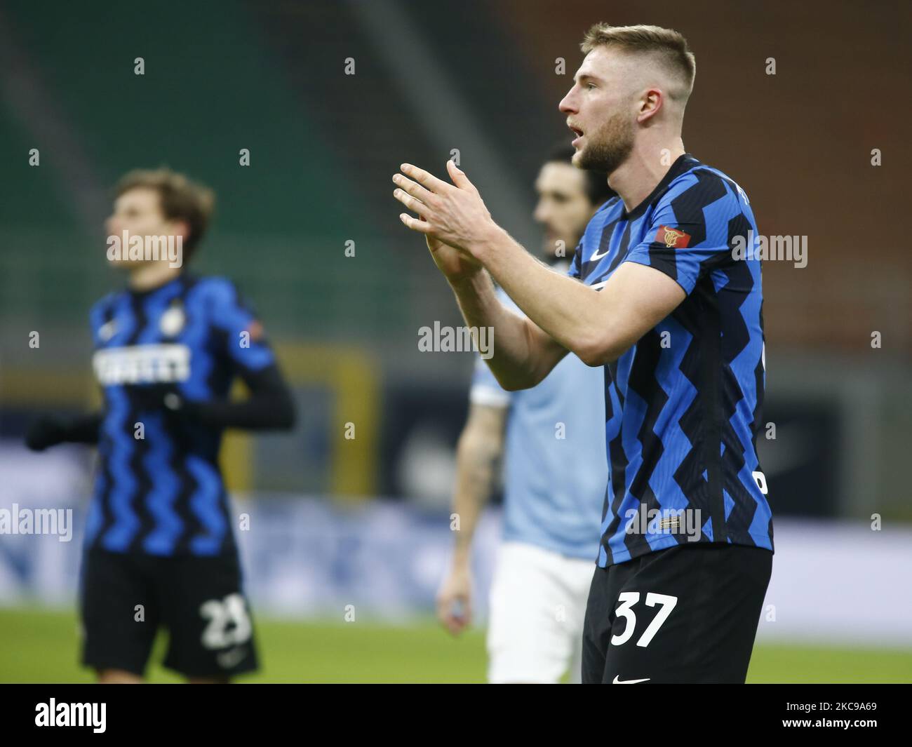 Milan Škriniar pendant la série Un match entre Inter v Latium à Milan, sur 14 février 2021. (Photo de Loris Roselli/NurPhoto) Banque D'Images