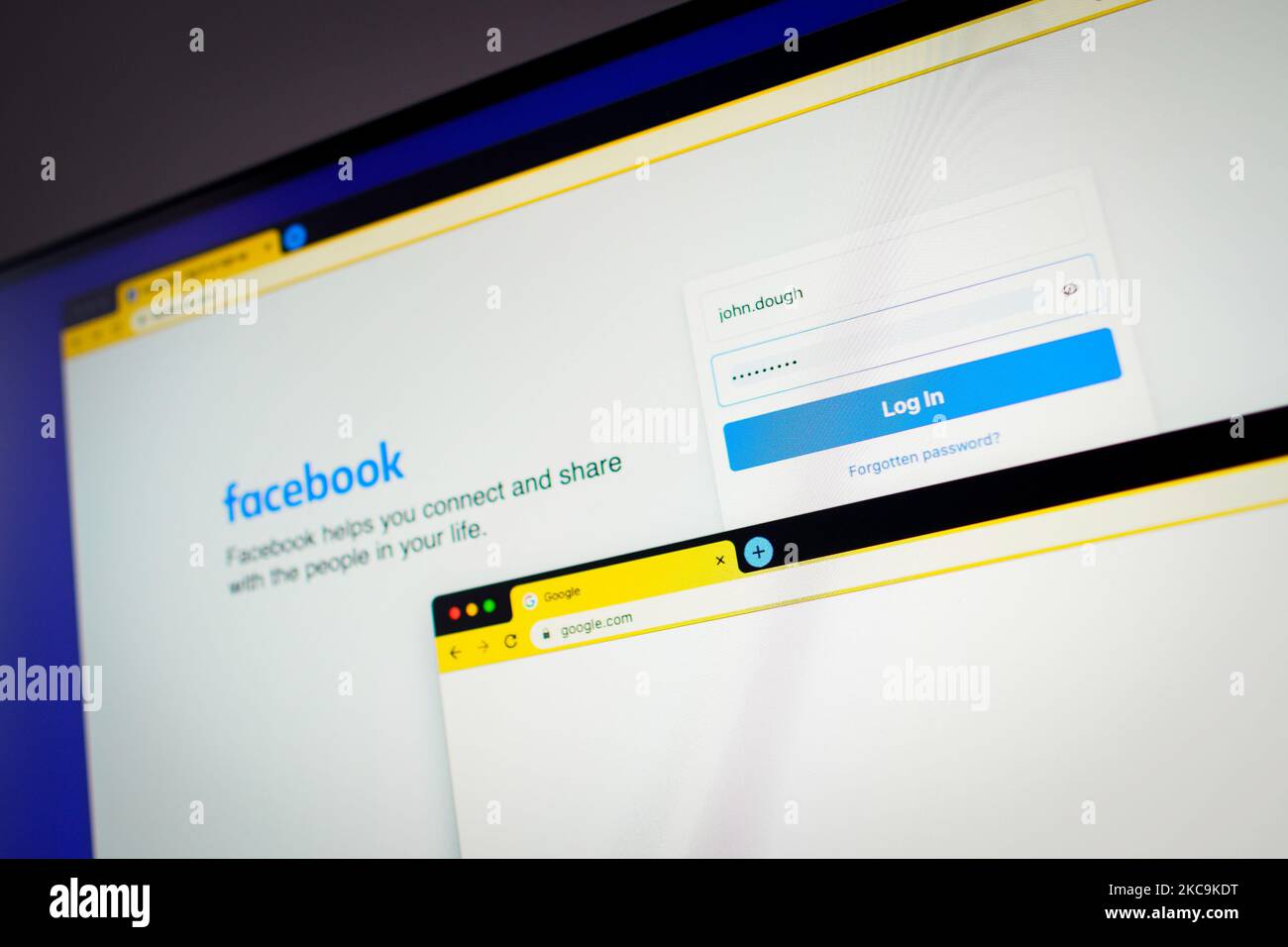 Les fenêtres de navigateur Chrome sont visibles ouvertes avec une page de connexion Facebook et une page de recherche Google dans cette illustration de photo à Varsovie, Pologne sur 20 février 2021. (Photo d'illustration par Jaap Arriens/NurPhoto) Banque D'Images