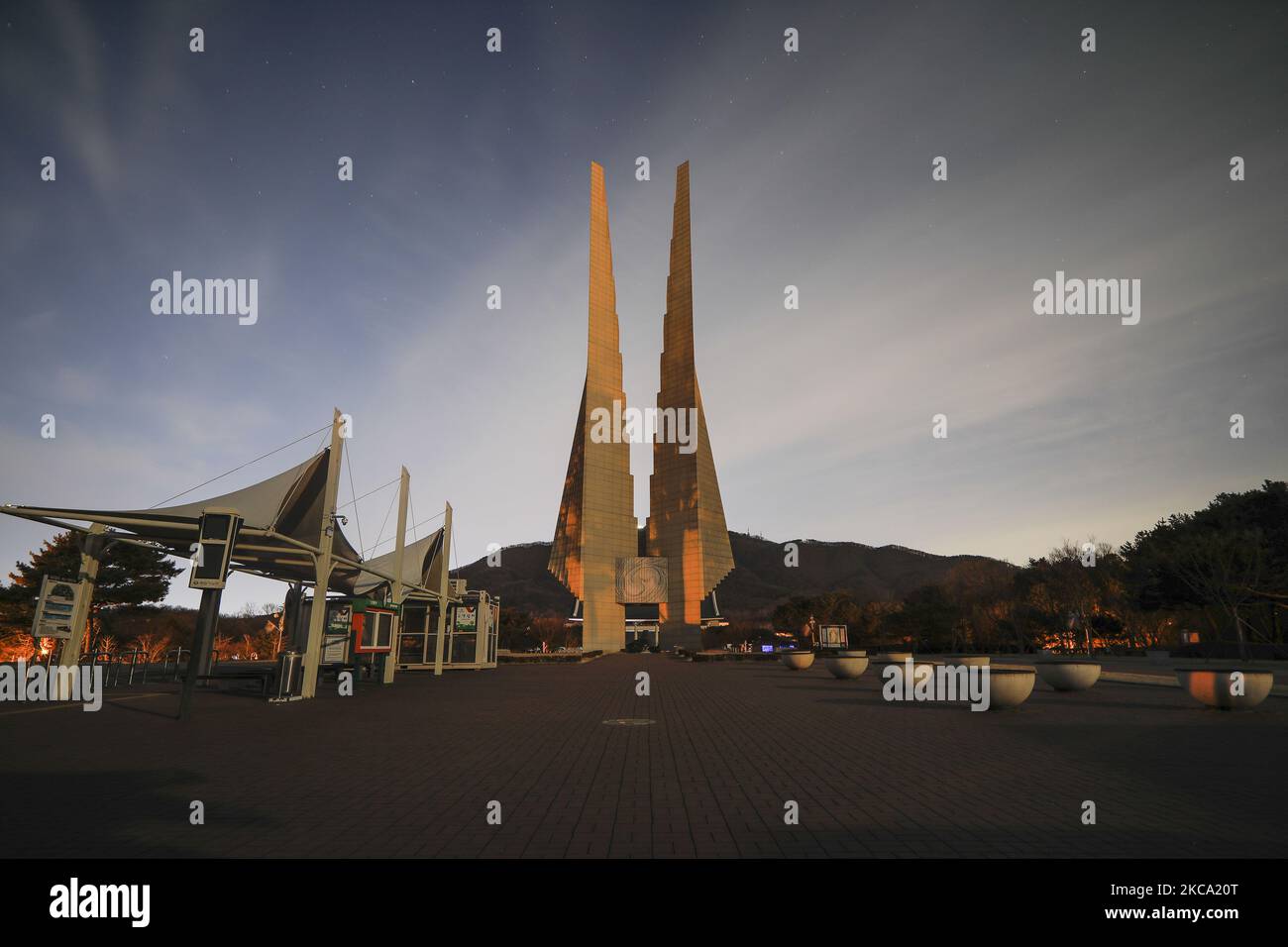 Une scène nocturne de la salle de l'indépendance sud-coréenne à Mokcheon, en Corée du Sud. À venir 1 mars est le 102nd anniversaire de la Journée du mouvement pour l'indépendance. (Photo de Seung-il Ryu/NurPhoto) Banque D'Images