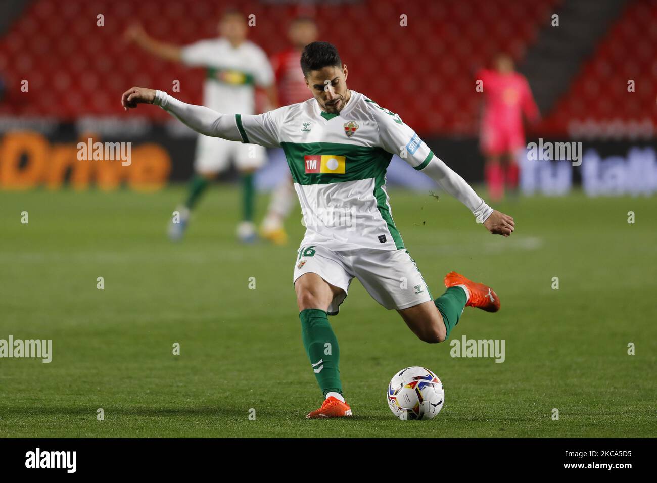 Fidel, d'Elche CF pendant le match de la Liga entre Granada CF et Elche CF au stade Nuevo Los Carmenes sur 28 février 2021 à Grenade, en Espagne. Les stades de football en Espagne restent fermés aux fans en raison de la pandémie du coronavirus. (Photo par Álex Cámara/NurPhoto) Banque D'Images