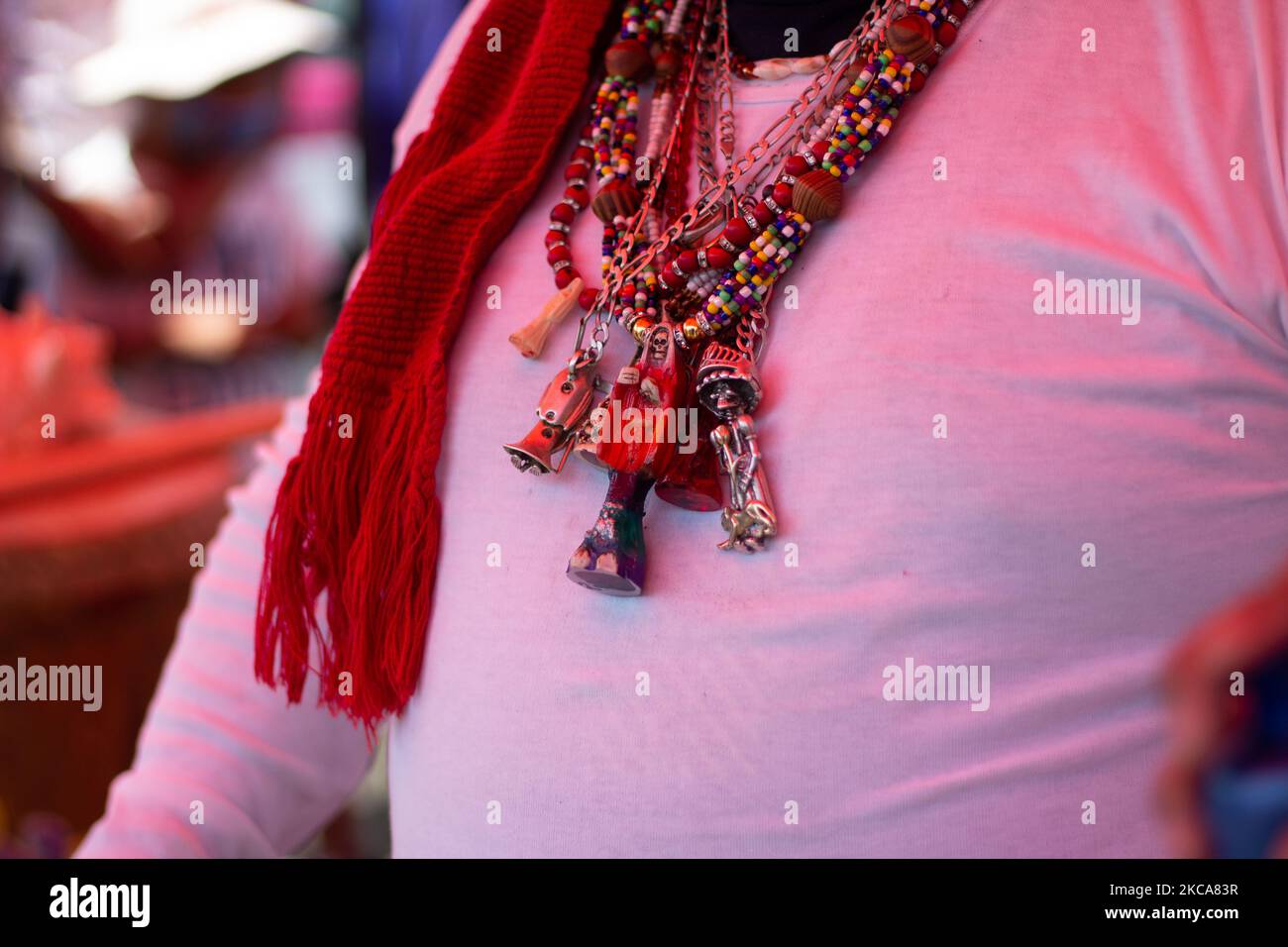 Les dévotés de Santa Muerte se rassemblent pour célébrer une messe sur 1 mars 2021 à Mexico (Mexique) (photo de Martin Gorostiola/NurPhoto) Banque D'Images