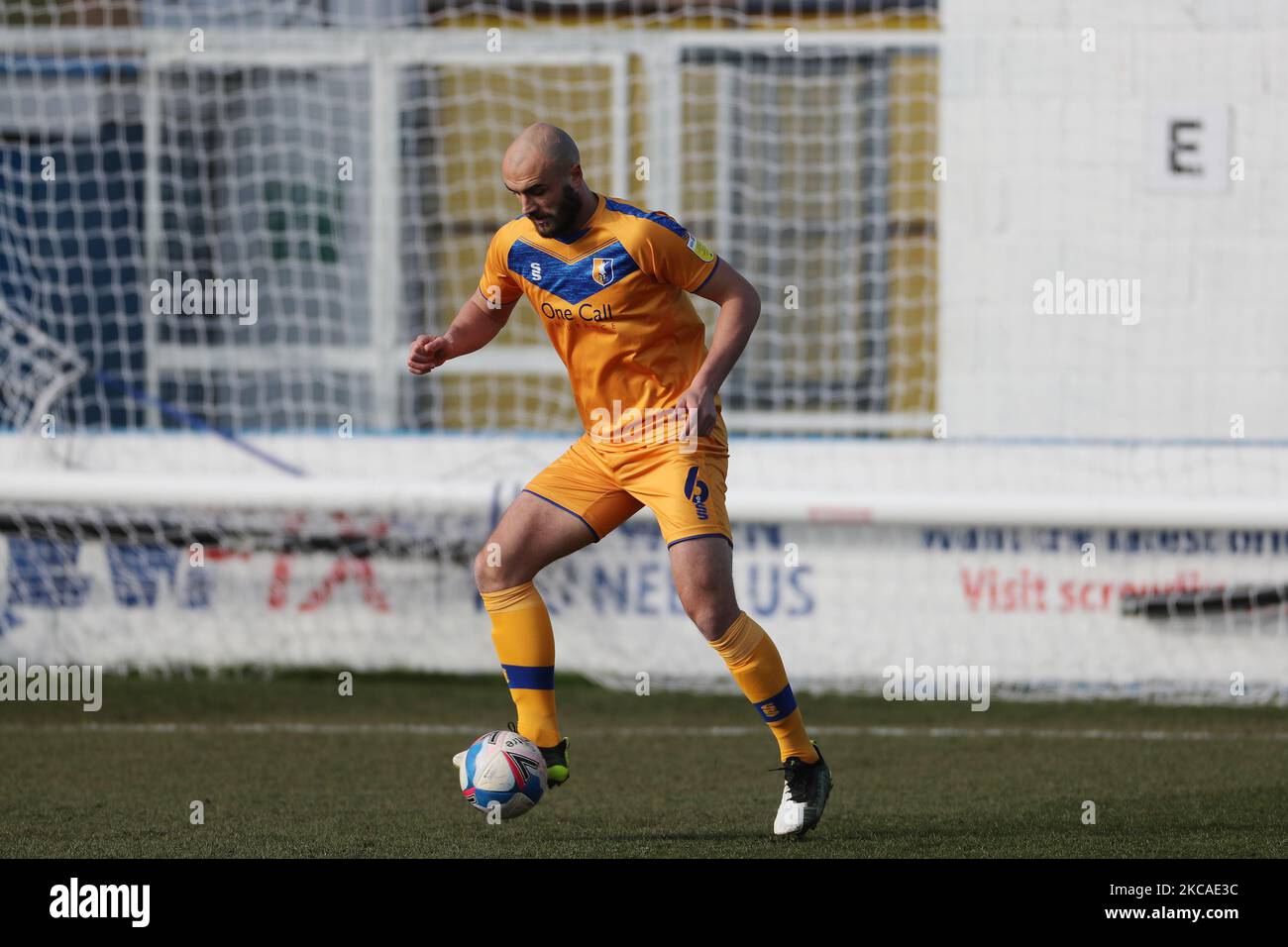 Farrend Rawson de Mansfield Town pendant le match de la Sky Bet League 2 entre Barrow et Mansfield Town à la rue Holker, Barrow-in-Furness, le samedi 6th mars 2021. (Photo de Mark Fletcher/MI News/NurPhoto) Banque D'Images