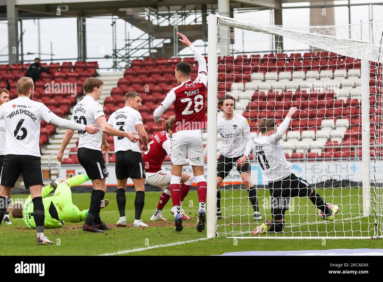 Fraser Horsfall a obtenu un score pour Northampton Town, pour prolonger son avance en le faisant 3 - 0 contre Portsmouth, lors du match Sky Bet League 1 entre Northampton Town et Portsmouth au PTS Academy Stadium, Northampton, le samedi 6th mars 2021. (Photo de John Cripps/MI News/NurPhoto) Banque D'Images