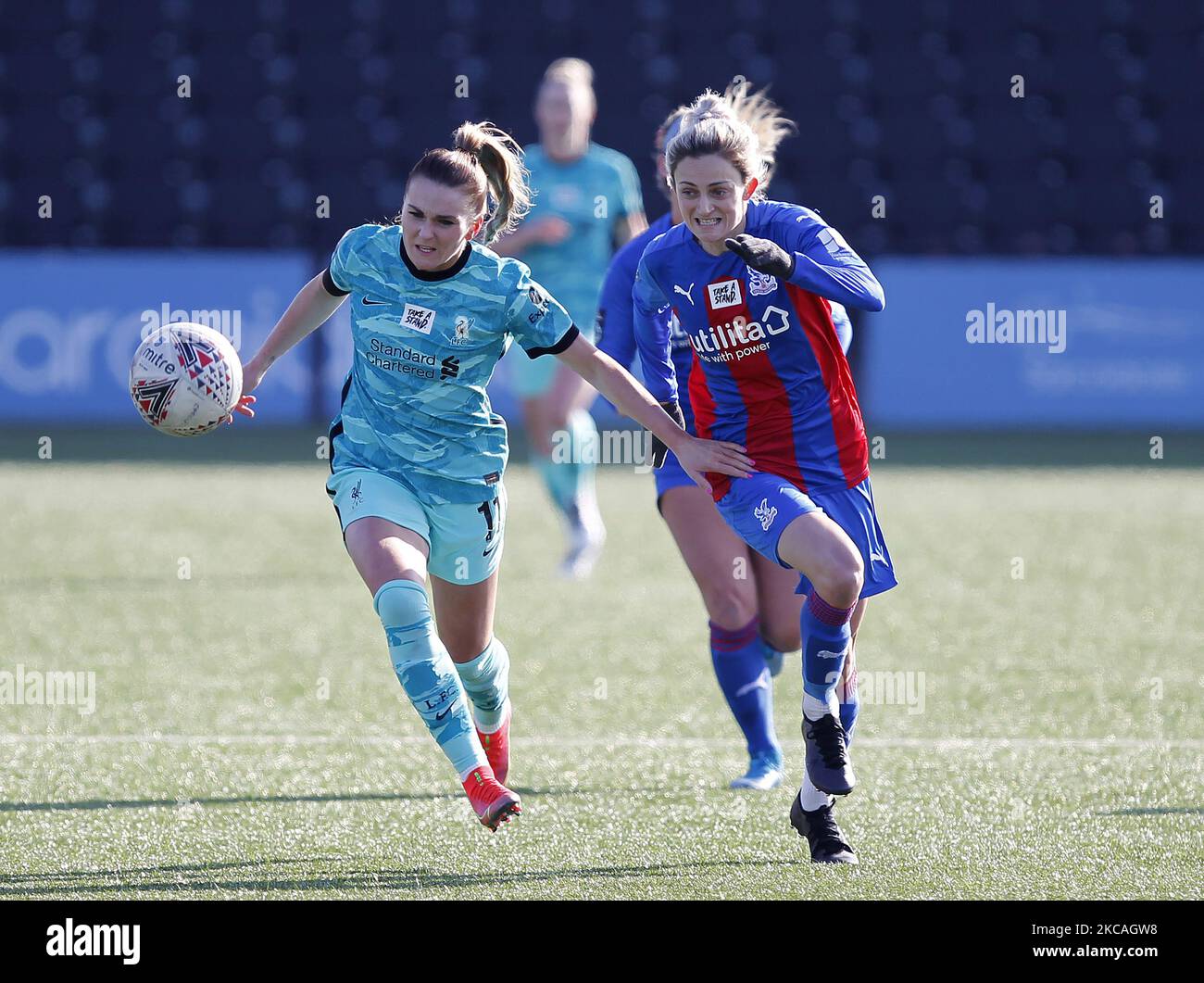 Kate Natkiel de Crystal Palace Women et Melissa Lawley de Liverpool Women ont suivi le ballon lors du championnat FA de femmes entre Crystal Palace Women et Liverpool Women au stade Hayes Lane, Bromley, Royaume-Uni, le 07th mars 2021 (photo par action Foto Sport/NurPhoto) Banque D'Images