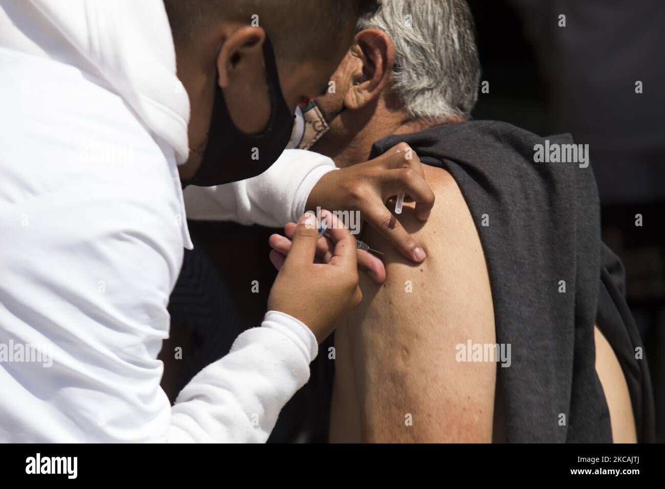 Vaccination dans le quartier Miguel Hidalgo contre la COVID-19, au cours de la troisième étape du plan d'application de doses gratuites pour les adultes de plus de 60 ans à Mexico, Mexique, on 8 mars 2021. (Photo par Cristian Leyva/NurPhoto) Banque D'Images