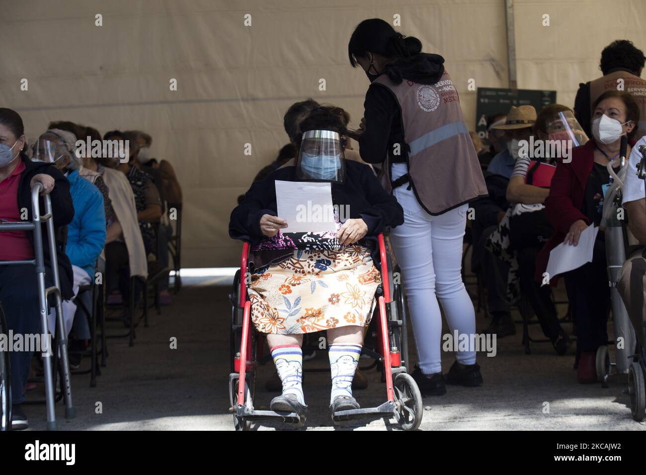 Vaccination dans le quartier Miguel Hidalgo contre la COVID-19, au cours de la troisième étape du plan d'application de doses gratuites pour les adultes de plus de 60 ans à Mexico, Mexique, on 8 mars 2021. (Photo par Cristian Leyva/NurPhoto) Banque D'Images