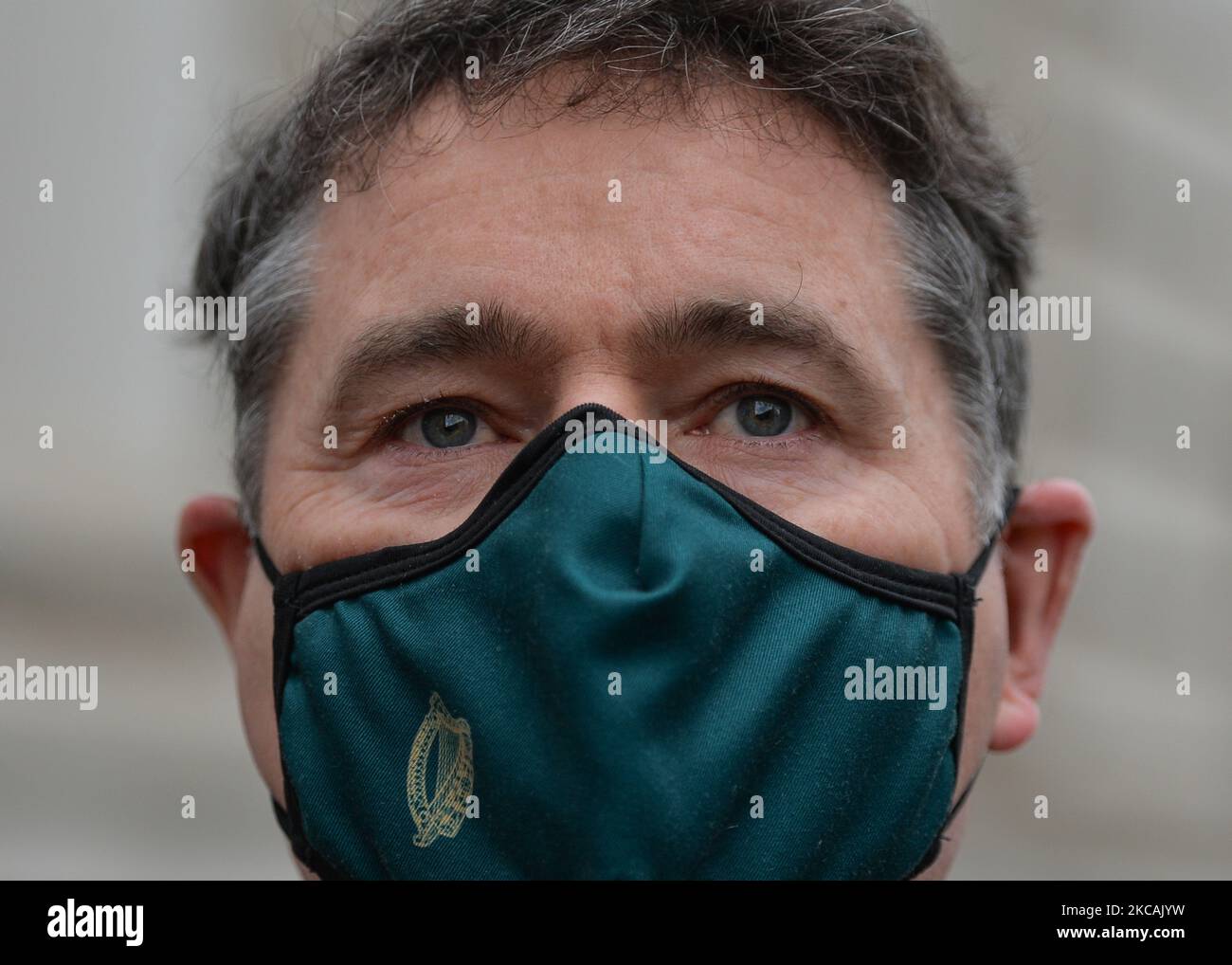 Paschal Donohoe, ministre irlandais des Finances, s'adresse aux médias à l'extérieur des bâtiments gouvernementaux de Dublin avant la réunion du Cabinet. Le mardi 9 mars 2021, à Dublin, Irlande. (Photo par Artur Widak/NurPhoto) Banque D'Images