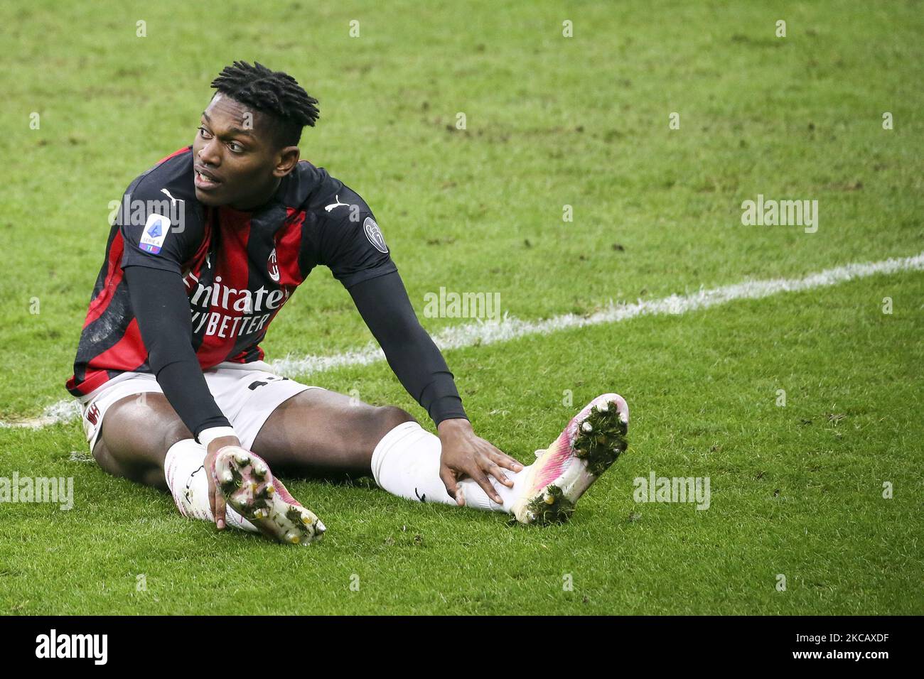 Rafael Leao de l'AC Milan montre sa déjection pendant la série Un match entre l'AC Milan et la SSC Napoli au Stadio Giuseppe Meazza sur 14 mars 2021 à Milan, Italie. Les stades sportifs autour de l'Italie restent soumis à des restrictions strictes en raison de la pandémie du coronavirus, car les lois de distanciation sociale du gouvernement interdisent aux fans à l'intérieur des lieux, ce qui entraîne le jeu derrière des portes fermées. (Photo de Giuseppe Cottini/NurPhoto) Banque D'Images