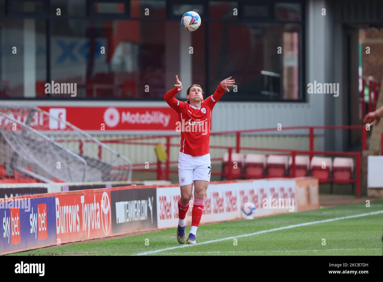 Callum Brittain, de Barnsley, se lance lors du match de championnat SkyBet entre Barnsley et Sheffield mercredi à Oakwell, Barnsley, le samedi 20th mars 2021. (Photo de Pat Scaasi/MI News/NurPhoto) Banque D'Images