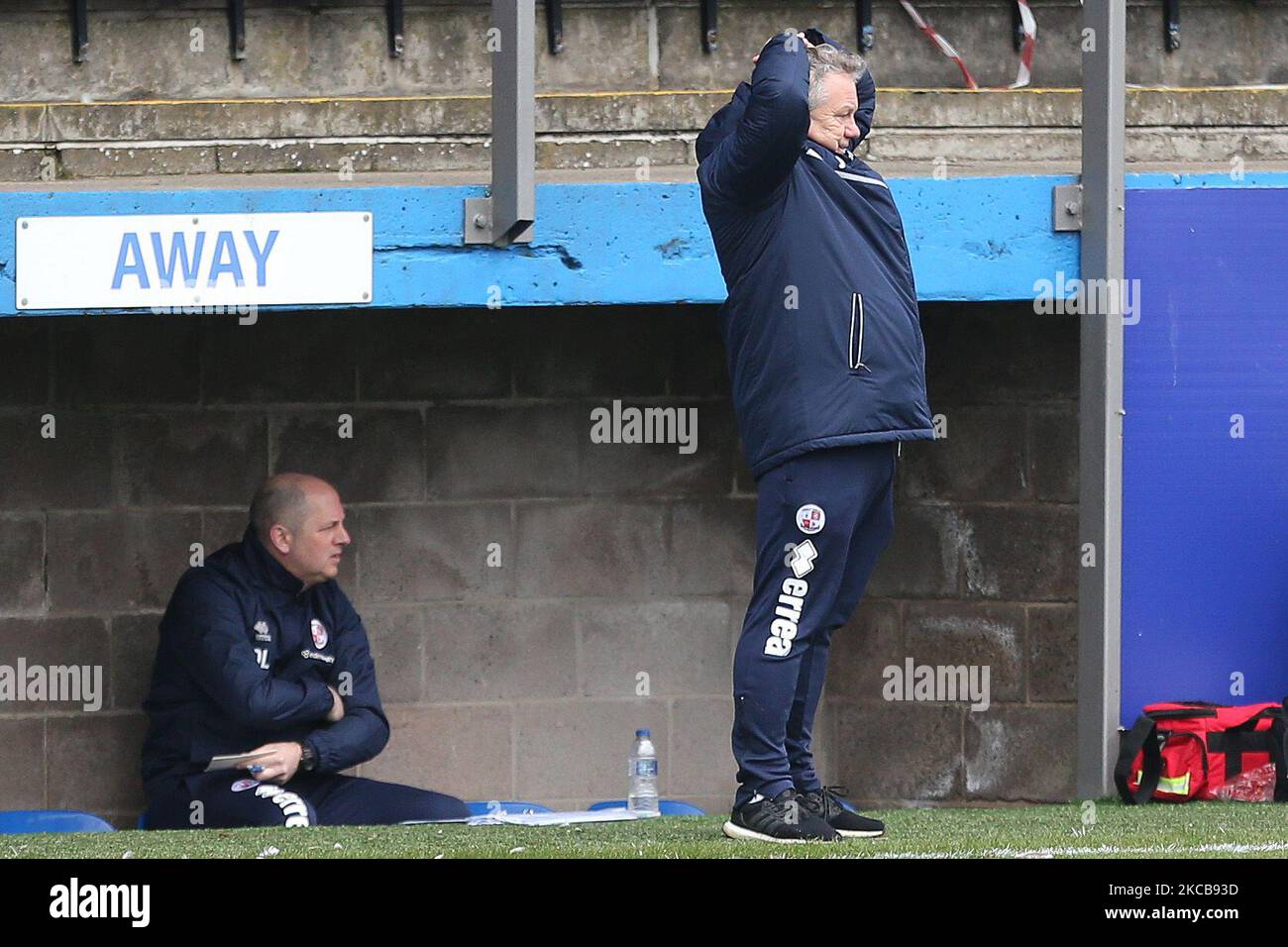 « John Yems, directeur de Crawley Town, montre sa frustration lors du match Sky Bet League 2 entre Barrow et Crawley Town à Holker Street, Barrow-in-Furness, le samedi 20th mars 2021. (Photo de Mark Fletcher/MI News/NurPhoto) Banque D'Images