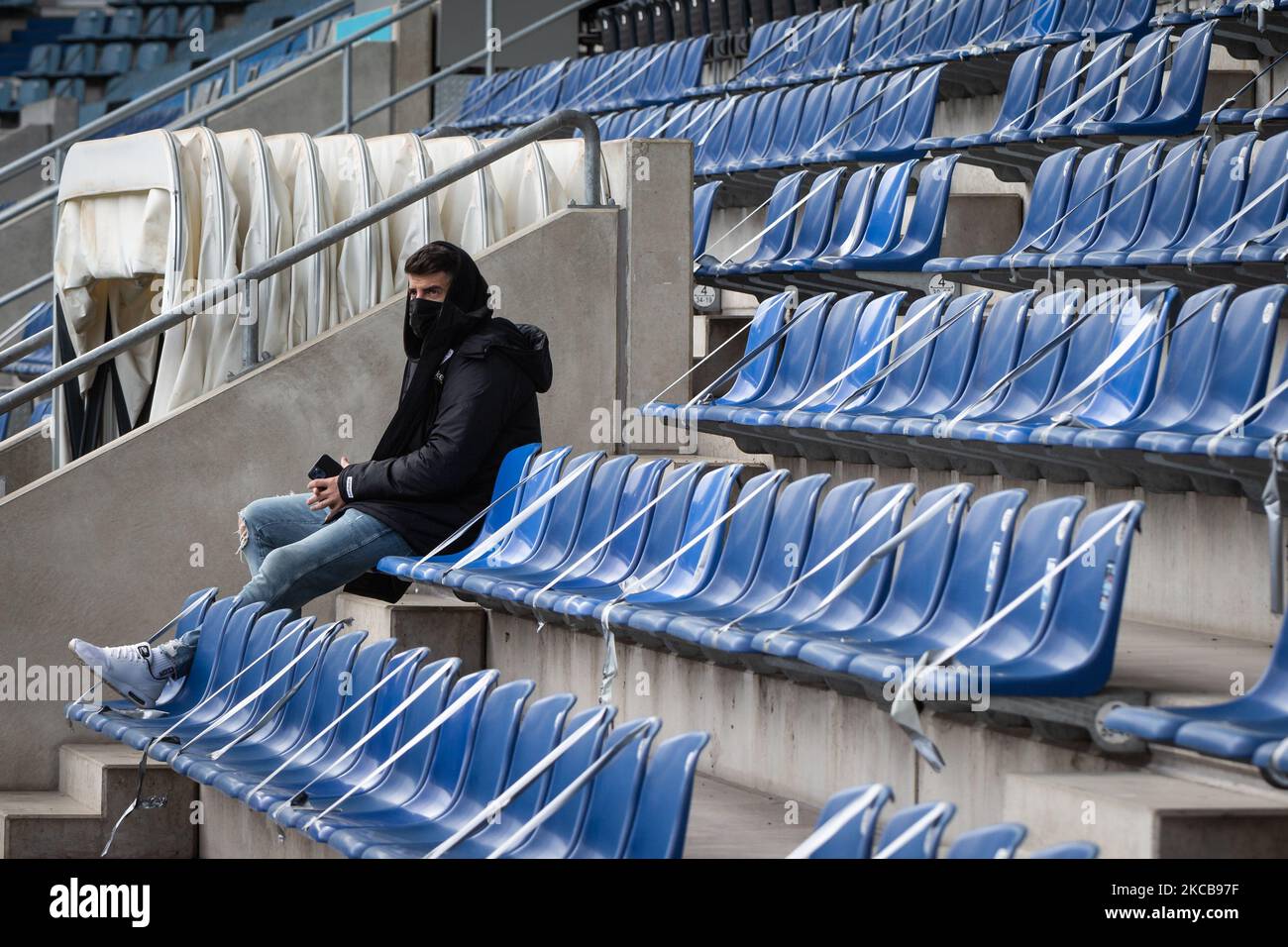 Juergen Gjasula blessé de Magdeburg se trouve dans les stands avant le 3. Match Liga entre 1. FC Magdeburg et 1. FC Kaiserslautern à MDCC-Arena sur 20 mars 2021 à Magdebourg, Allemagne. (Photo de Peter Niedung/NurPhoto) Banque D'Images