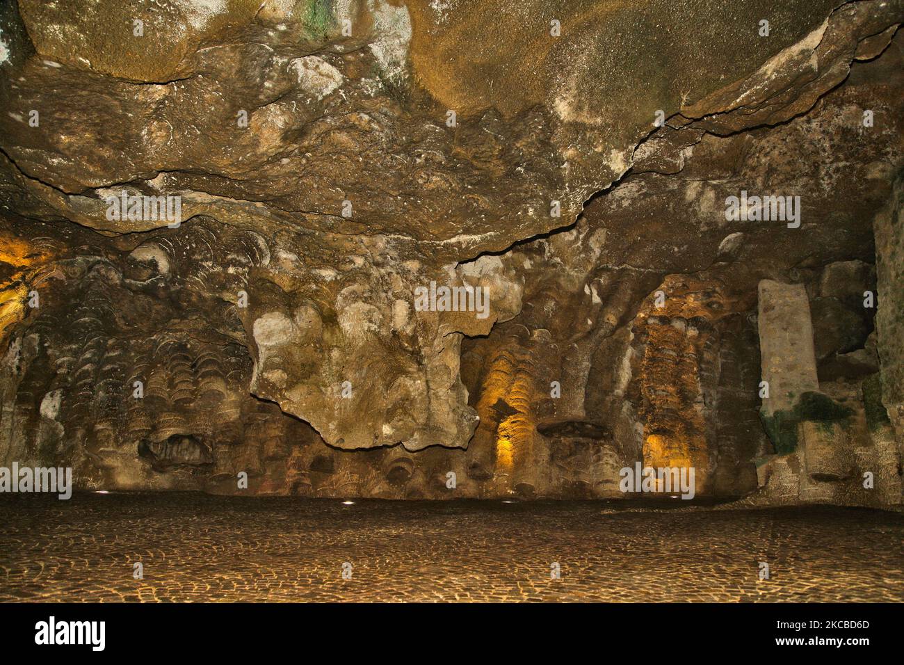 Les Grottes d'Hercules (Grottes d'Hercule) à Tanger (Tanger), Maroc, Afrique. Les grottes d'Hercules sont un complexe archéologique situé à Cape Spartel, au Maroc. La légende soutient que le Dieu romain Hercules est resté et a dormi dans cette grotte avant de faire son travail de 11th, (l'un des 12 labeurs que le roi Eurysteus de Tiryns lui avait donné) qui était d'obtenir des pommes d'or du jardin Hesperides. (Photo de Creative Touch Imaging Ltd./NurPhoto) Banque D'Images