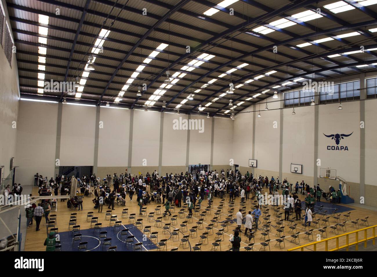 Vaccination dans le quartier de Tlalpan contre le COVID-19 avec le vaccin Sinovac, au cours de la cinquième étape du plan d'application de doses gratuites pour les adultes de plus de 60 ans à Mexico, Mexique, on 24 mars 2021. (Photo par Cristian Leyva/NurPhoto) Banque D'Images