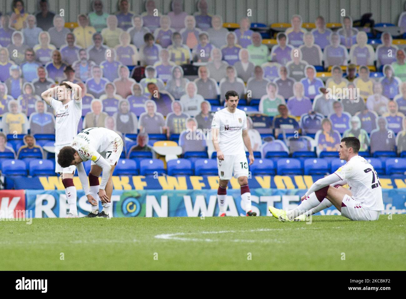 L'équipe de Northampton regrette lors du match Sky Bet League 1 entre AFC Wimbledon et Northampton Town à Plough Lane, Wimbledon, le samedi 27th mars 2021. (Photo de Federico Maranesi/MI News/NurPhoto) Banque D'Images