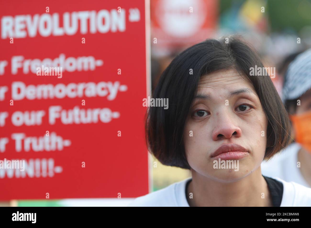 Près de 1000 manifestants birmans et Taiwanais tenant des portraits d'Aung San Suu Kyi, des drapeaux du Myanmar et des slogans scandés se rassemblent devant la place de la liberté de Taipei pour protester contre les meurtres militaires, les violences au Myanmar et exiger que l'armée se démette, à Taipei, Taïwan, le 28 mars 2021 (Photo de CEng Shou Yi/NurPhoto) Banque D'Images