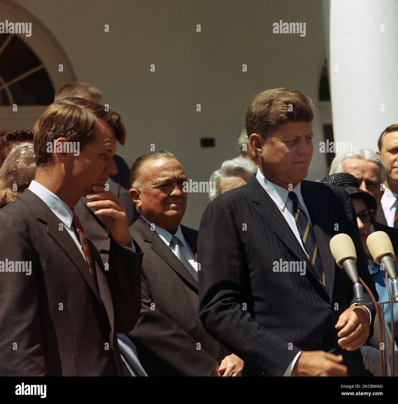 Le président John F. Kennedy lors d'une cérémonie de remise des médailles à la Maison Blanche. Banque D'Images