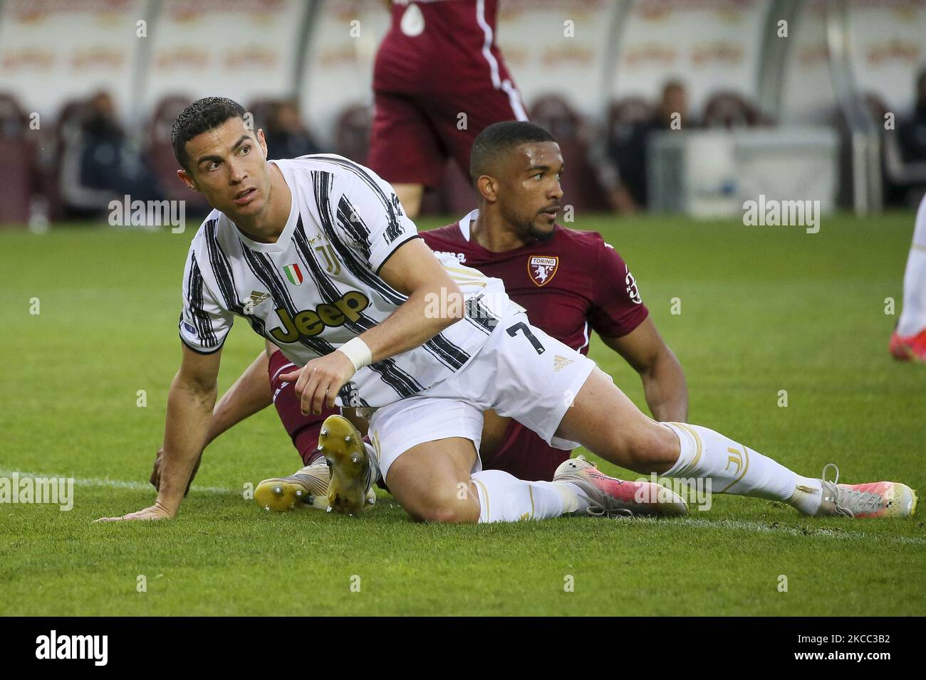 Cristiano Ronaldo de Juventus montre sa déjection lors de la série Un match entre le FC de Turin et le Juventus au Stadio Olimpico di Torino sur 03 avril 2021 à Turin, Italie. Les stades sportifs autour de l'Italie restent soumis à des restrictions strictes en raison de la pandémie du coronavirus, car les lois de distanciation sociale du gouvernement interdisent aux fans à l'intérieur des lieux, ce qui entraîne le jeu derrière des portes fermées. (Photo de Giuseppe Cottini/NurPhoto) Banque D'Images