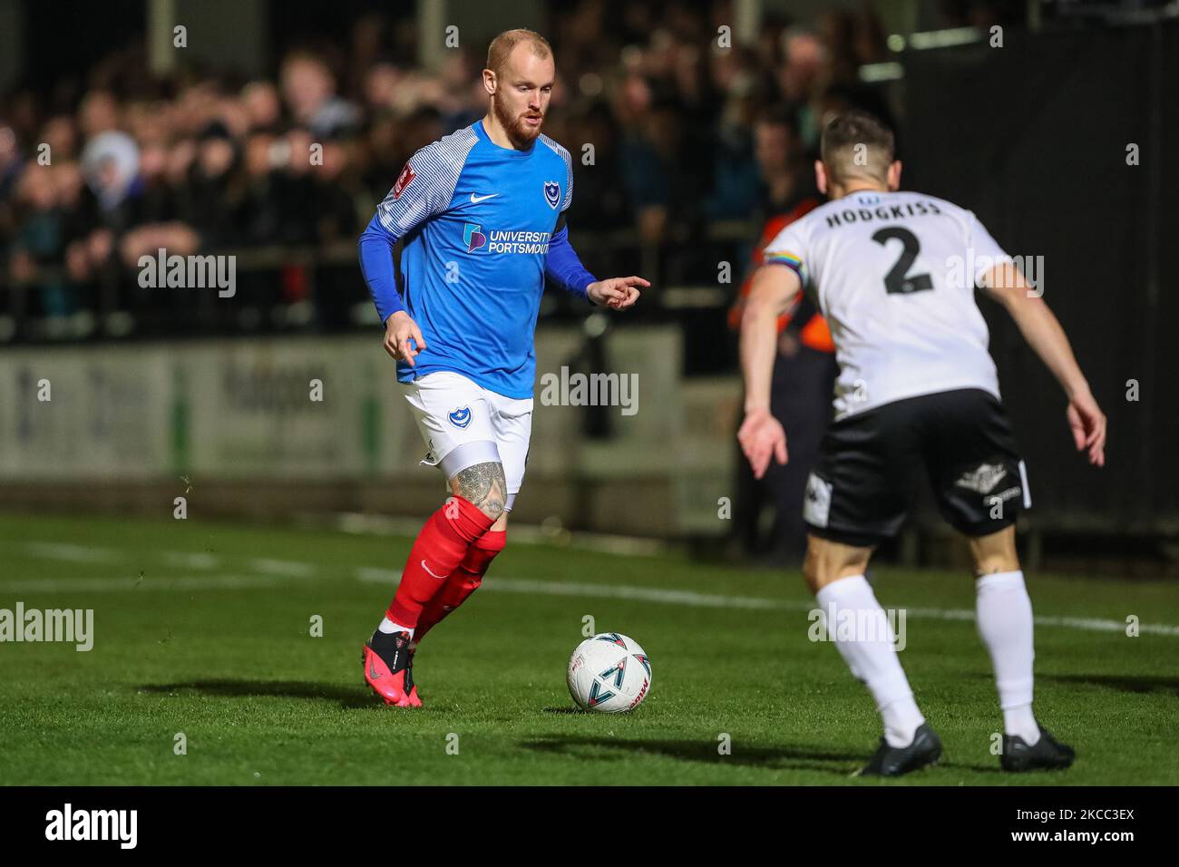 Connor Ogilvie #6 de Portsmouth court avec le ballon lors de la coupe Emirates FA First Round Match Hereford FC vs Portsmouth à Edgar Street, Hereford, Royaume-Uni, 4th novembre 2022 (photo de Gareth Evans/News Images) Banque D'Images