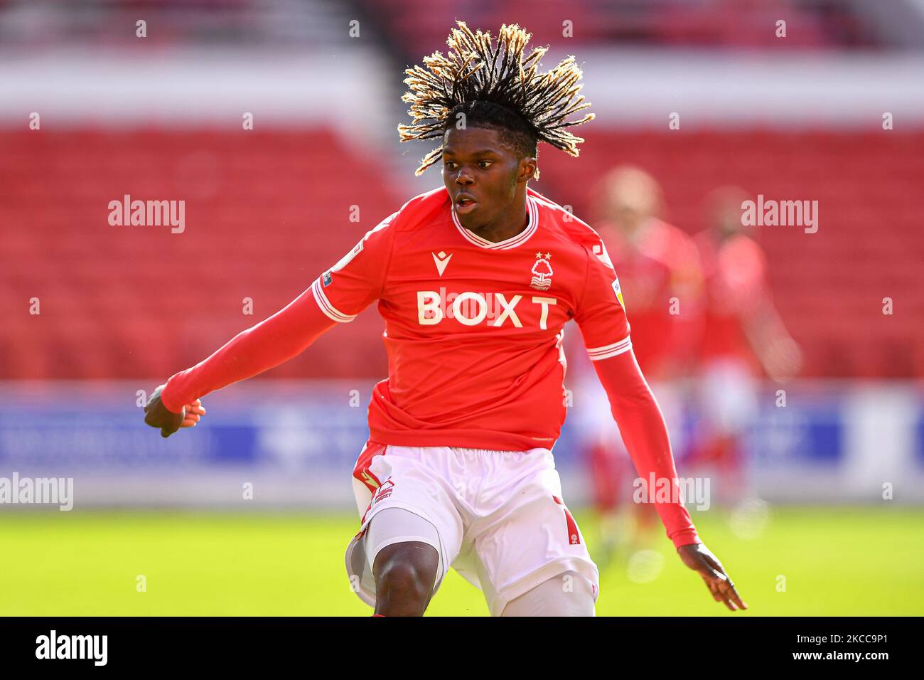 Alex Mighten de (17) Nottingham Forest en action lors du match de championnat Sky Bet entre Nottingham Forest et Queens Park Rangers au City Ground, Nottingham, Angleterre, le 5th avril 2021. (Photo de Jon Hobley/MI News/NurPhoto) Banque D'Images