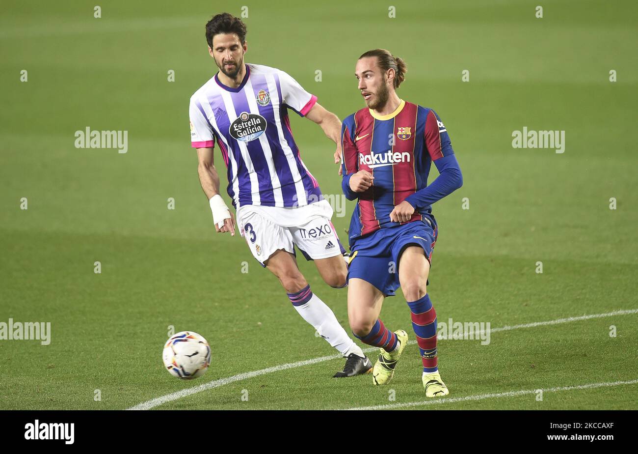 Oscar Mingueza et Kenan Kodro lors du match entre le FC Barcelone et Valladolid CF, correspondant à la semaine 29 de la Liga Santander, joué au Camp Nou Stadium, le 05th avril 2021, à Barcelone, Espagne. (Photo par Urbanandsport/NurPhoto) Banque D'Images