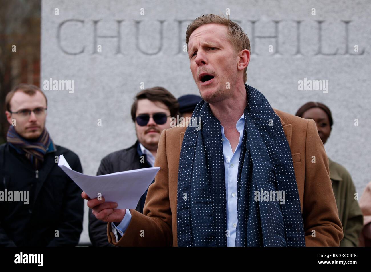 Laurence Fox, chef du Parti de la récupération et candidat à la mairie de Londres, présente son programme électoral à la statue de Winston Churchill sur la place du Parlement à Londres, en Angleterre, sur 7 avril 2021. Le maire de Londres sera voté pour le mois prochain, sur 6 mai, en tandem avec les élections de l'Assemblée de Londres et d'autres élections locales dans toute l'Angleterre, reporté de 2020 en raison de la pandémie du coronavirus. Le maire en exercice, Sadiq Khan, du Parti travailliste, se présente pour un second mandat, avec son principal rival, le candidat du Parti conservateur, Shaun Bailey. (Photo de David Cliff/NurPhoto) Banque D'Images