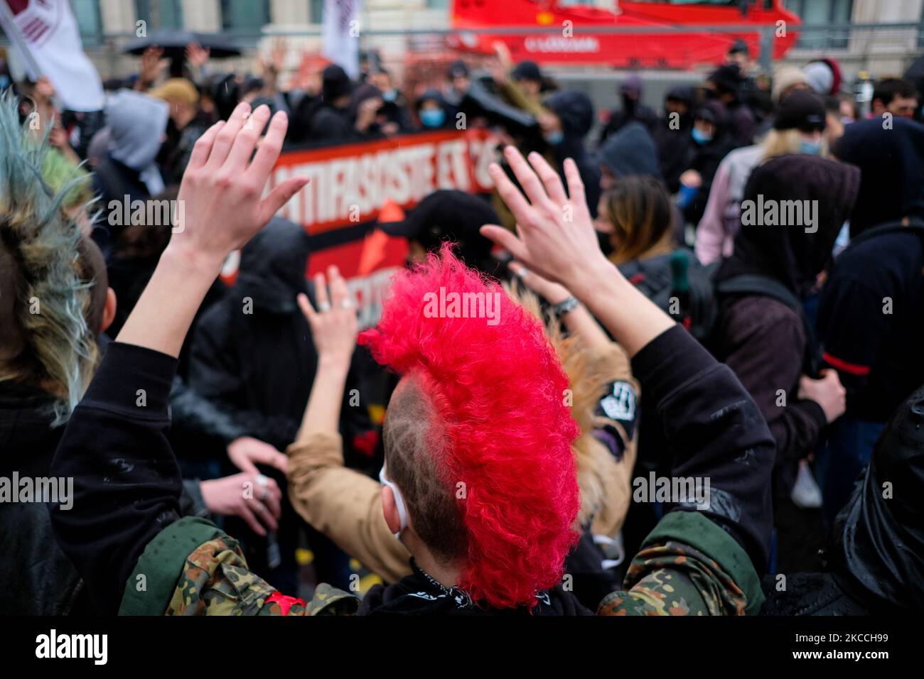 Plusieurs milliers de manifestants ont défilé à Paris, en France, sur 10 avril 2021 contre les idées d'extrême droite, alors que le gouvernement multiplie les attaques verbales et une loi contre le séparatisme musulman. (Photo de Vincent Koebel/NurPhoto) Banque D'Images