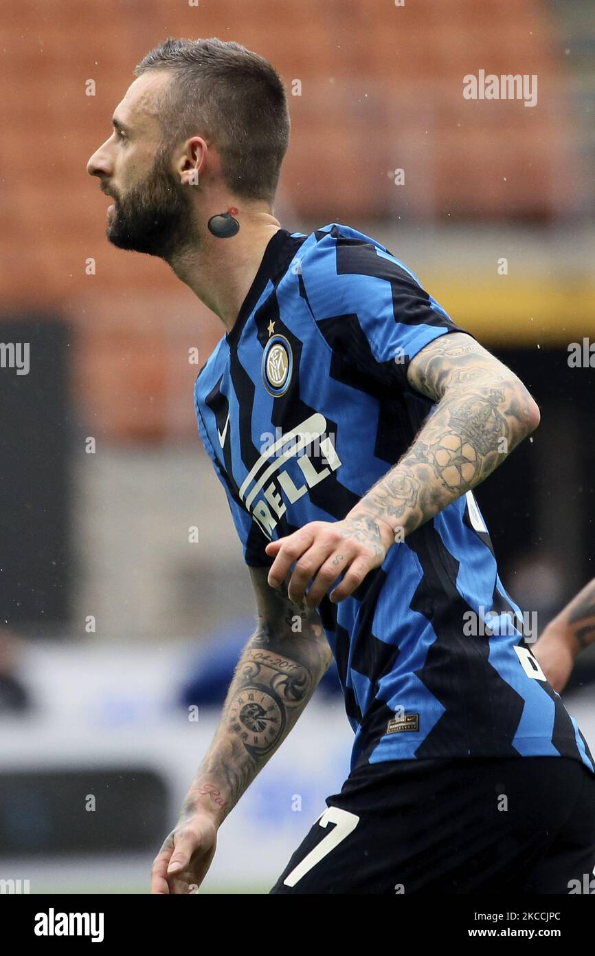 Marcelo Brozovic du FC Internazionale, détail tatouage, pendant la série Un match entre le FC Internazionale et Cagliari Calcio au Stadio Giuseppe Meazza sur 11 avril 2021 à Milan, Italie. Les stades sportifs autour de l'Italie restent soumis à des restrictions strictes en raison de la pandémie du coronavirus, car les lois de distanciation sociale du gouvernement interdisent aux fans à l'intérieur des lieux, ce qui entraîne le jeu derrière des portes fermées. (Photo de Giuseppe Cottini/NurPhoto) Banque D'Images