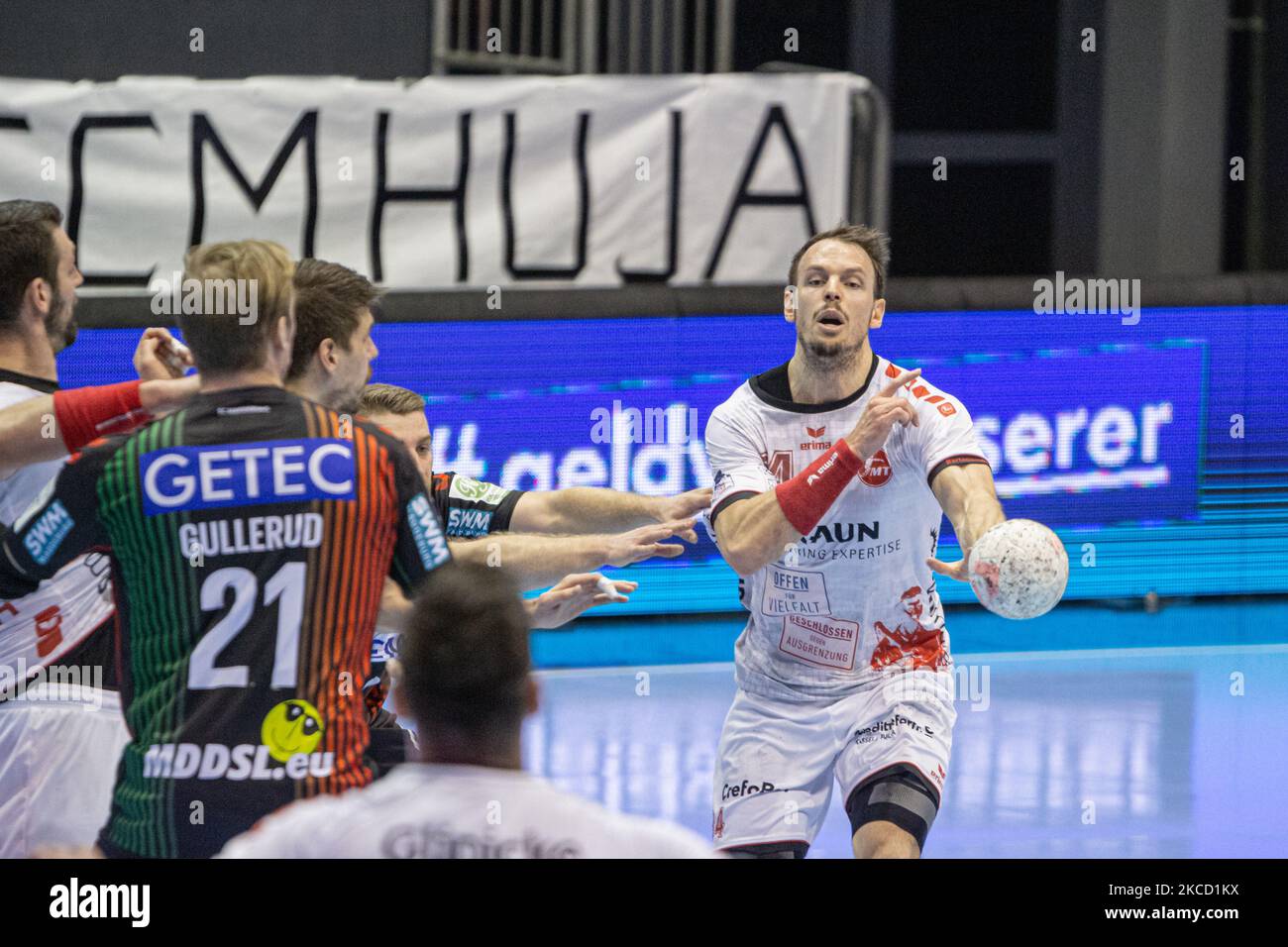 Kai Haefner (à droite) de MT Melsungen pendant le MATCH DE Handball-Bundesliga LIQUI MOLY entre SC Magdeburg et MT Melsungen au GETEC-Arena sur 18 avril 2021 à Magdebourg, Allemagne. (Photo de Peter Niedung/NurPhoto) Banque D'Images