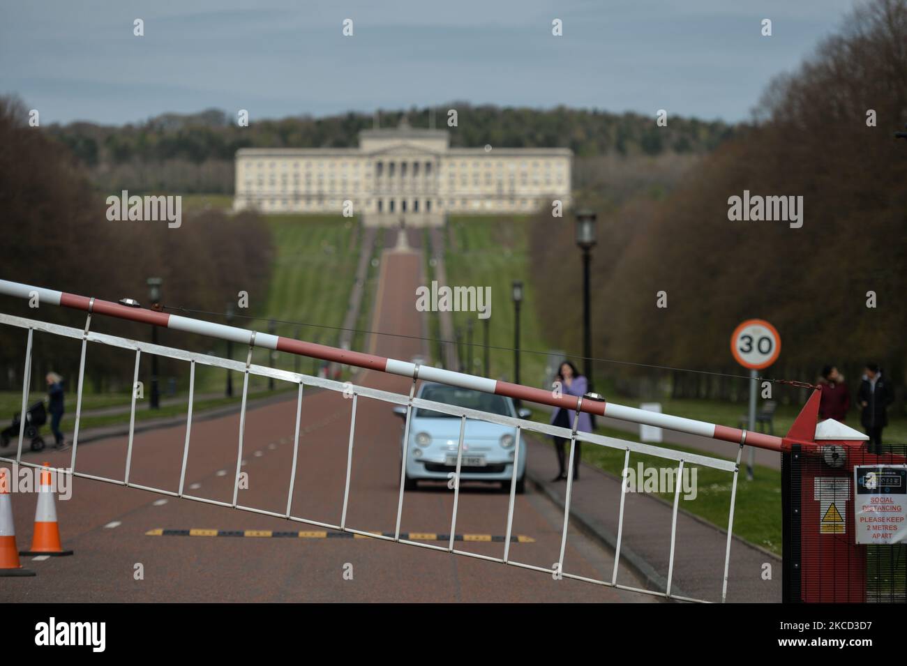 Avenue Prince of Wales en direction des édifices du Parlement à Belfast. Lundi, 19 avril 2021, à Belfast, Irlande du Nord (photo d'Artur Widak/NurPhoto) Banque D'Images