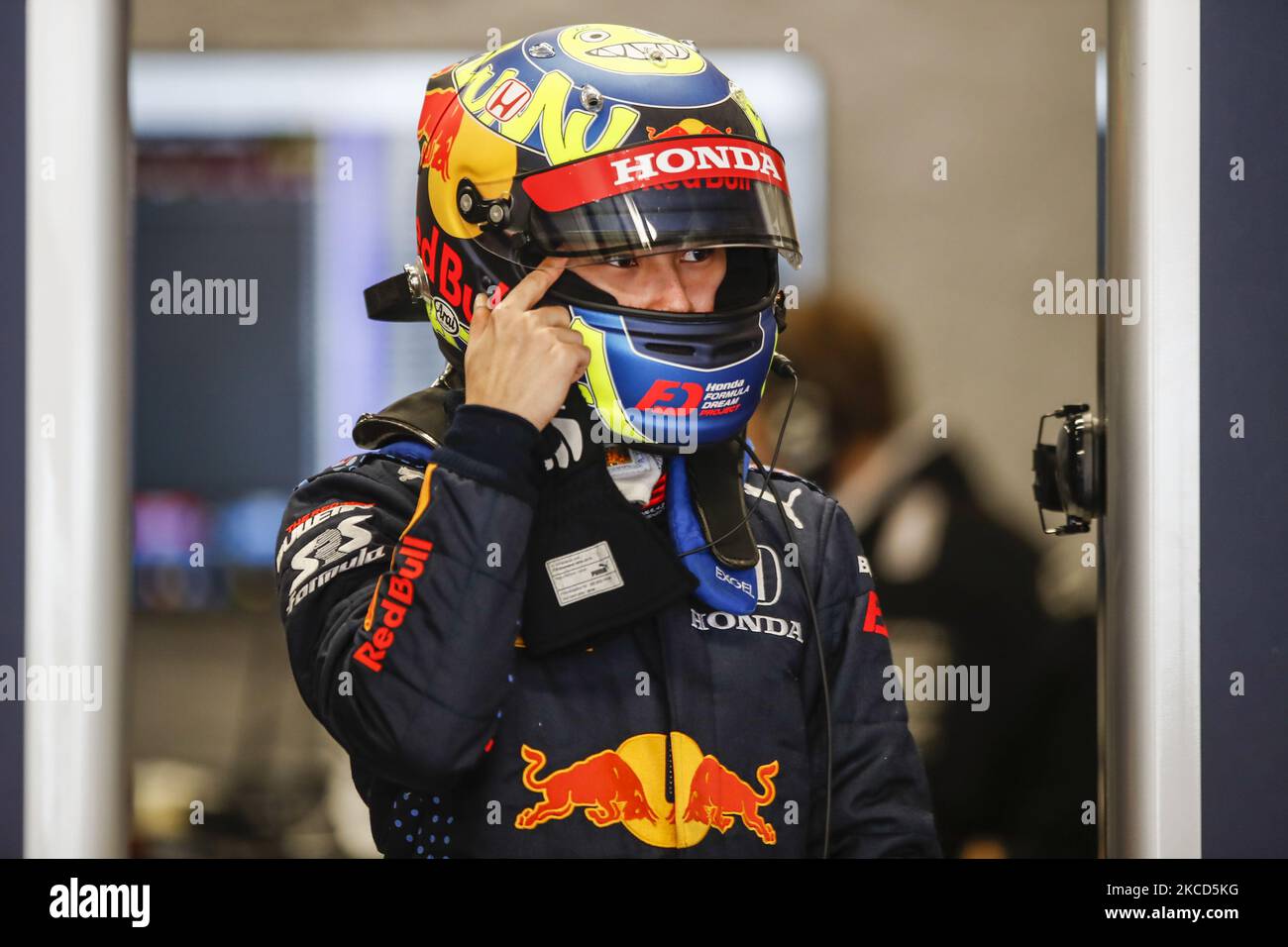 Ayumu Iwasa du Japon du Grand Prix Hitech, portrait pendant le premier jour des essais de Formule 3 au circuit de Barcelone - Catalunya sur 21 avril 2021 à Montmelo, Espagne. (Photo par Xavier Bonilla/NurPhoto) Banque D'Images