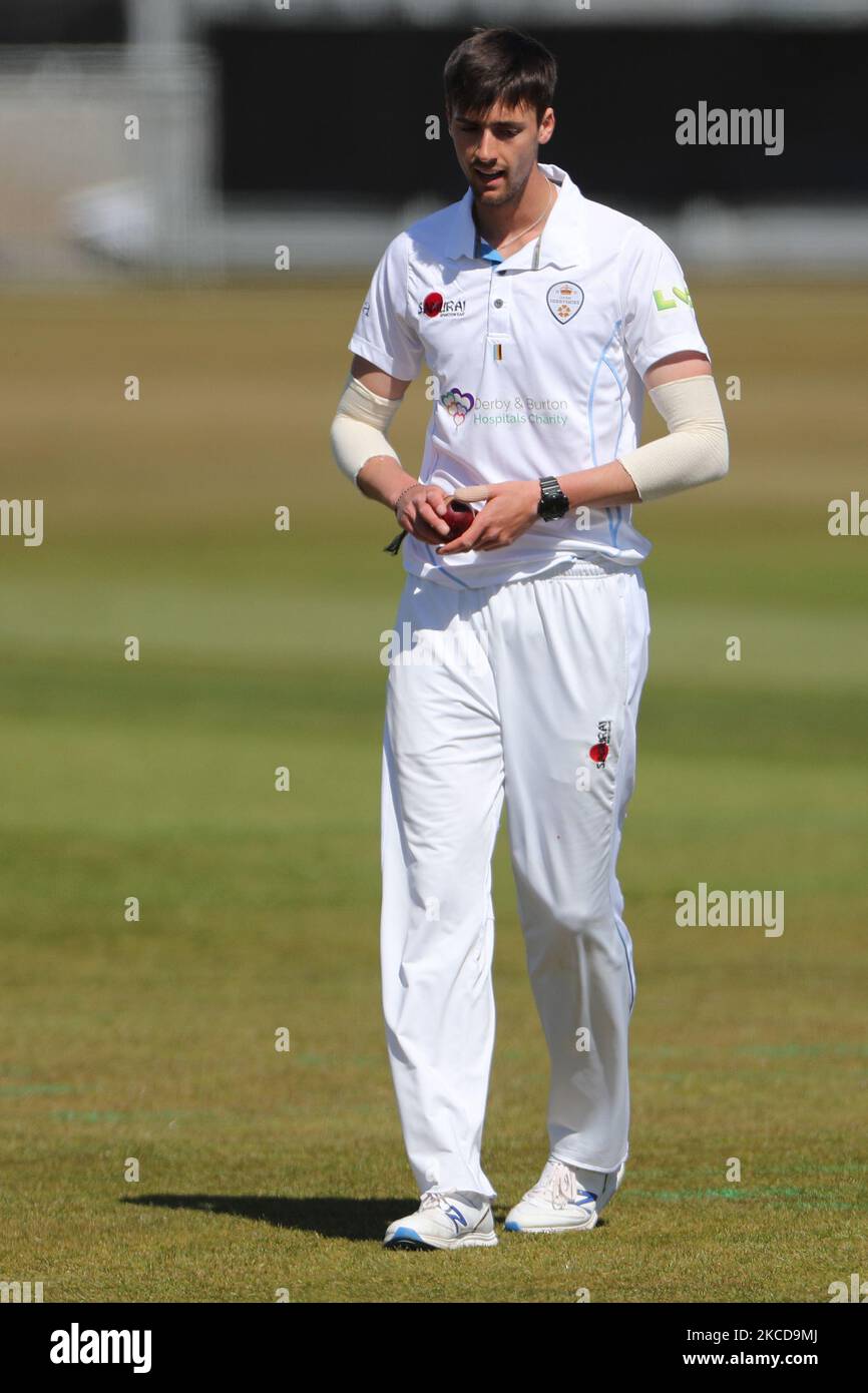 George Scrimshaw lors du LV= Insurance County Championship Match entre le Durham County Cricket Club et le Derbyshire County Cricket Club à Emirates Riverside, Chester le Street, le jeudi 22nd avril 2021. (Photo de Mark Fletcher/MI News/NurPhoto) Banque D'Images