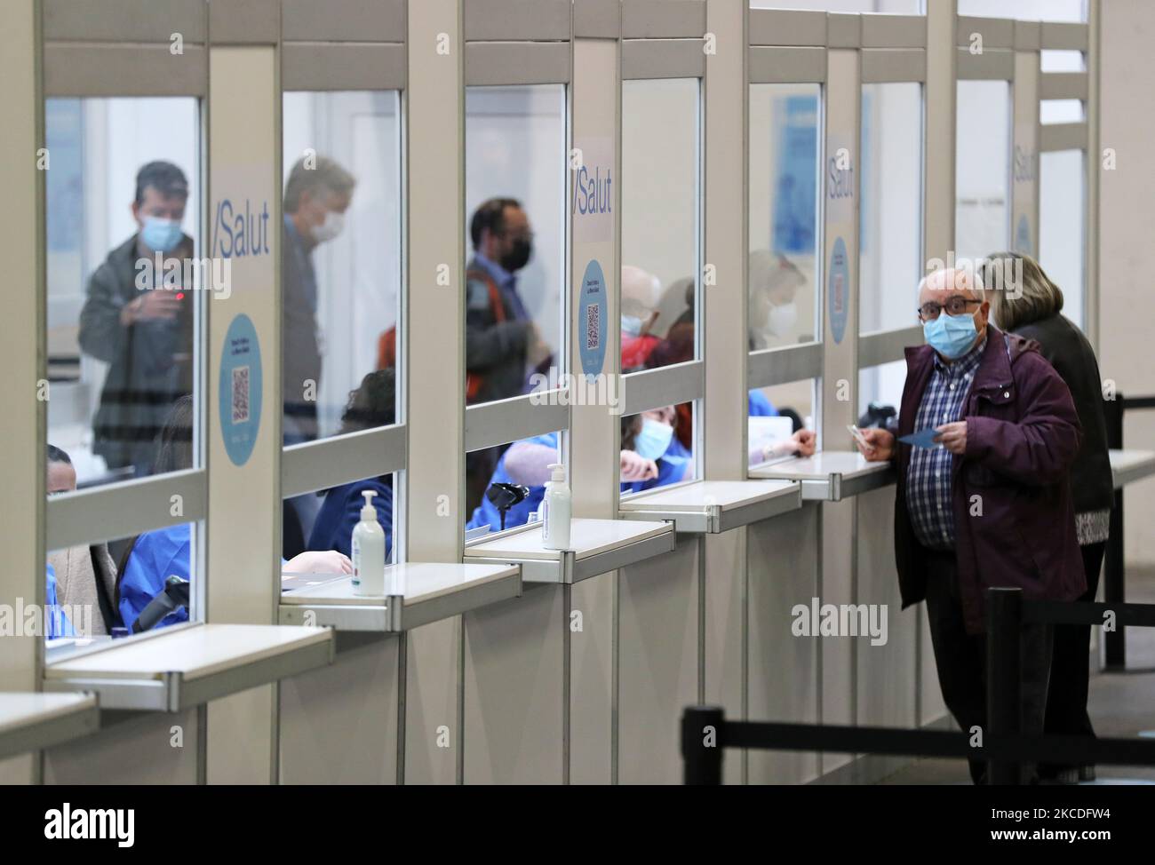 Un millier de personnes participent au test pilote de vaccination de masse à la Fira de Barcelona, à Barcelone, le 26th avril 2021. (Photo de Joan Valls/Urbanandsport /NurPhoto) Banque D'Images