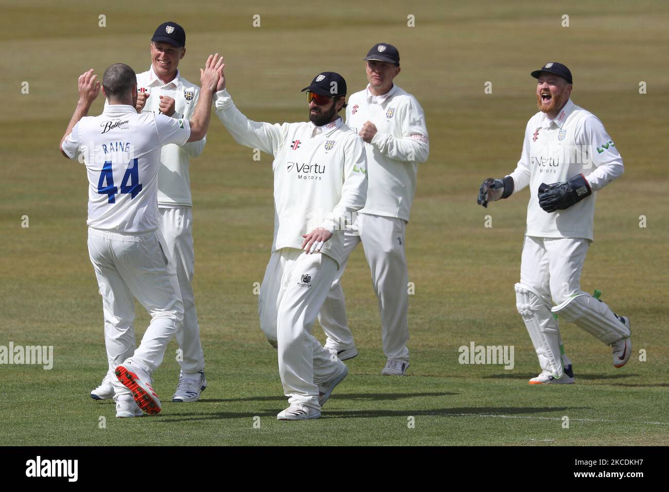 Durham célèbre le cricket de Sam Hain lors du match de championnat du comté de LV= entre le Durham County Cricket Club et le Warwickshire County Cricket Club à Emirates Riverside, Chester le Street, Angleterre, le 29th avril 2021. (Photo de Robert Smith/MI News/NurPhoto) Banque D'Images