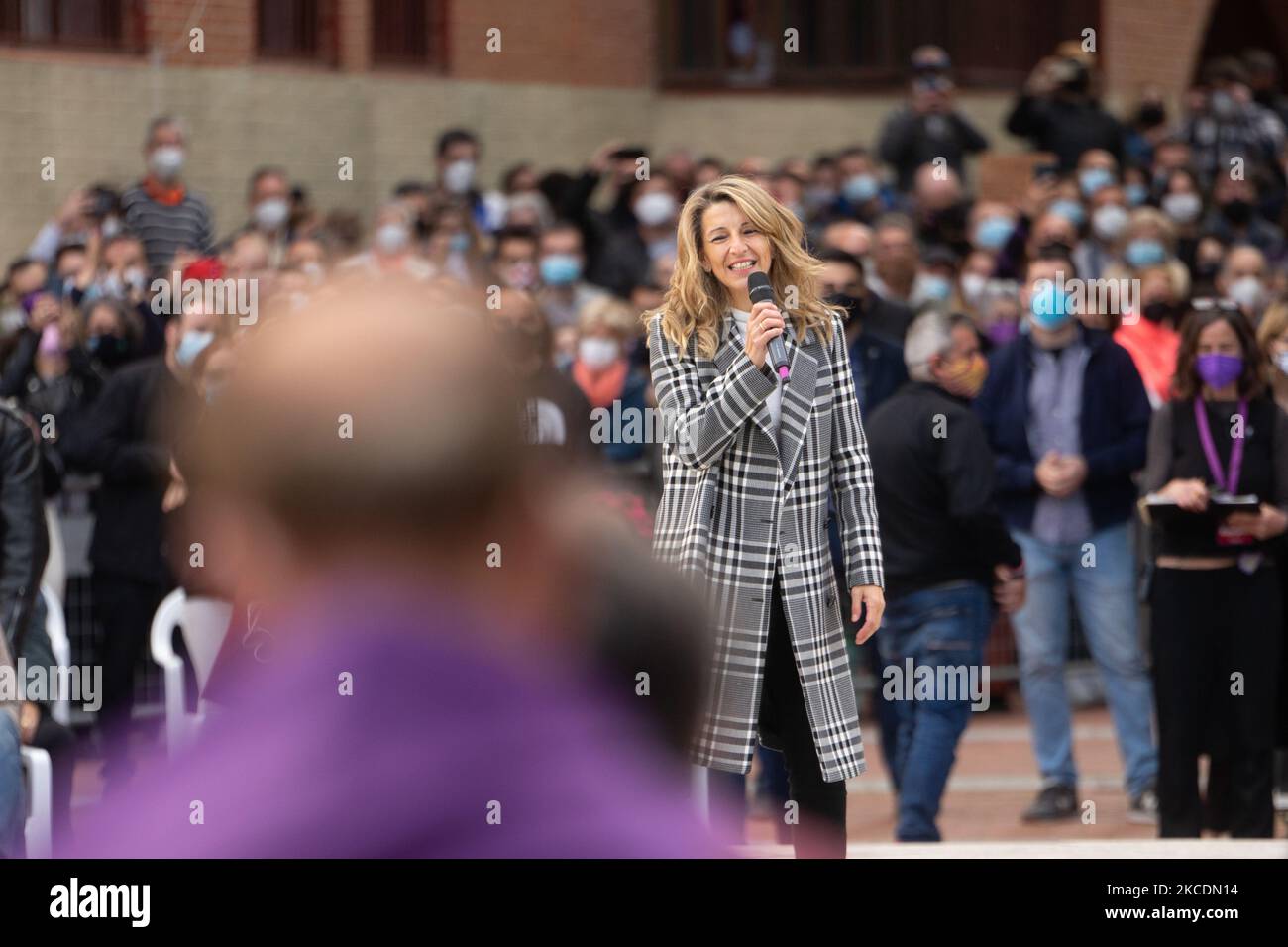 Yolanda Díaz, troisième vice-présidente et ministre du travail et de l'économie sociale du gouvernement espagnol dans l'acte électoral d'Unidas Podemos pour les élections de Madrid de 4 mai sur la Plaza Roja de Vallecas, Madrid, Espagne, 30 avril 2021. (Photo de Jon Imanol Reino/NurPhoto) Banque D'Images