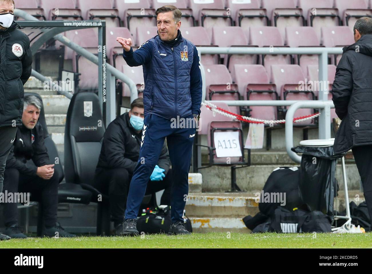 Jon Brady, directeur de Northampton Town, lors de la première moitié de la Sky Bet League, un match entre Northampton Town et Blackpool au PTS Academy Stadium, Northampton, le samedi 1st mai 2021. (Photo de John Cripps/MI News/NurPhoto) Banque D'Images