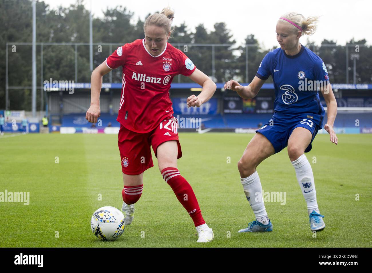 Sydney Lohmann (Bayern Munich) contrôle le ballon lors de la rencontre de la Ligue des champions de l'UEFA 2020-21 entre Chelsea FC et Bayern Munich à Kingsmeadow. (Photo de Federico Guerra Moran/NurPhoto) Banque D'Images