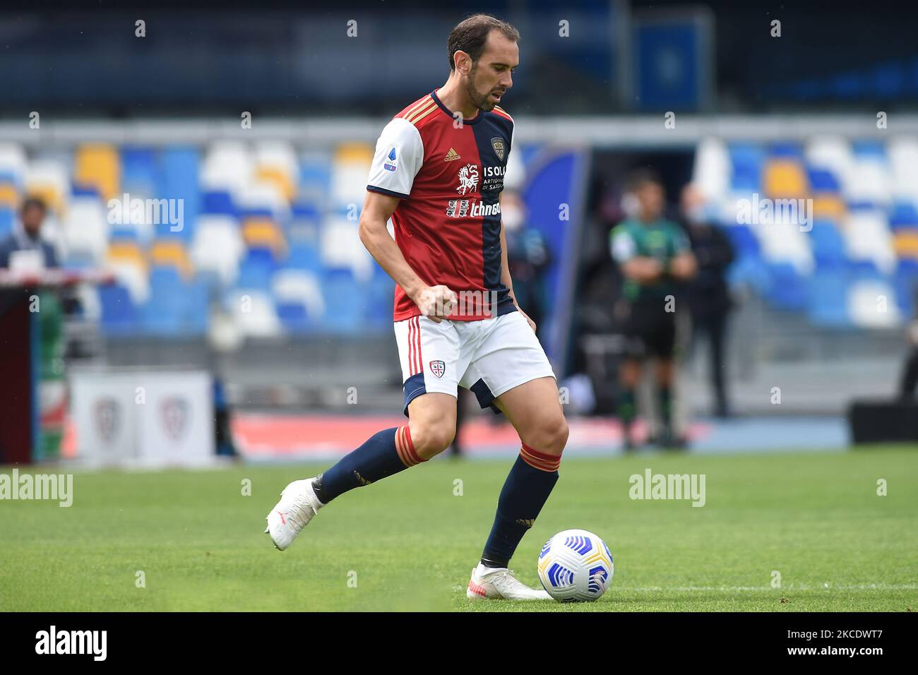 Diego Godin de Cagliari Calcio pendant la série Un match entre SSC Napoli et Cagliari Calcio au Stadio Diego Armando Maradona Naples Italie le 2 mai 2021. (Photo de Franco Romano/NurPhoto) Banque D'Images