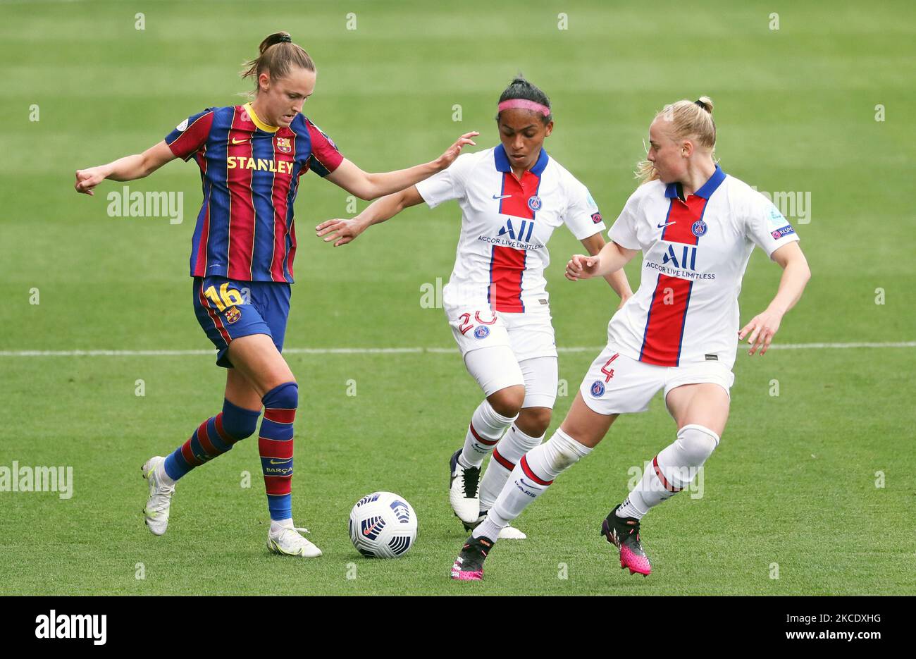 Caroline Graham Hansen, Perle Morroni et Paulina Dudek pendant le match entre le FC Barcelone et le PSG, correspondant au deuxième match des demi-finales de la Ligue des Champiions de l'UEFA Womens, joué au stade Johan Cruyff, le 02th mai 2021, à Barcelone, en Espagne. -- (photo par Urbanandsport/NurPhoto) Banque D'Images
