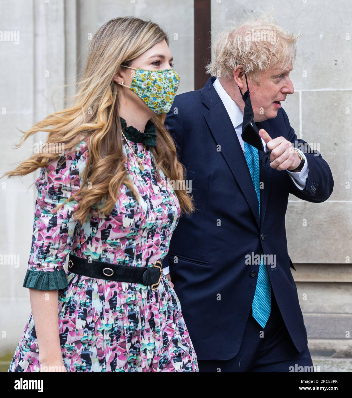 Le Premier ministre Boris Johnson et son fianc Carrie Symonds ont exprimé leurs voix au Conseil du loc et ont tenu des élections municipales le 6th mai 2021 à Londres, au Royaume-Uni. (Photo de Tejas Sandhu/MI News/NurPhoto) Banque D'Images