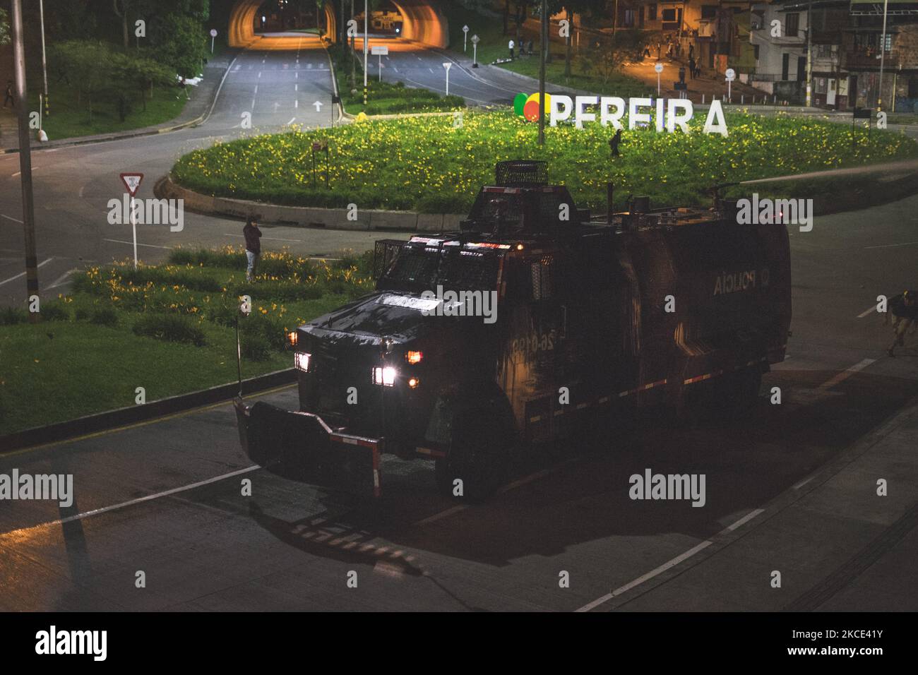 Un véhicule blindé militaire colombien est vu pendant la grève nationale en Colombie, après sept jours de marches consécutives depuis la dernière 28 avril, à Pereira, en Colombie, sur 05 mai 2021. (Photo de Santiago Botero/NurPhoto) Banque D'Images