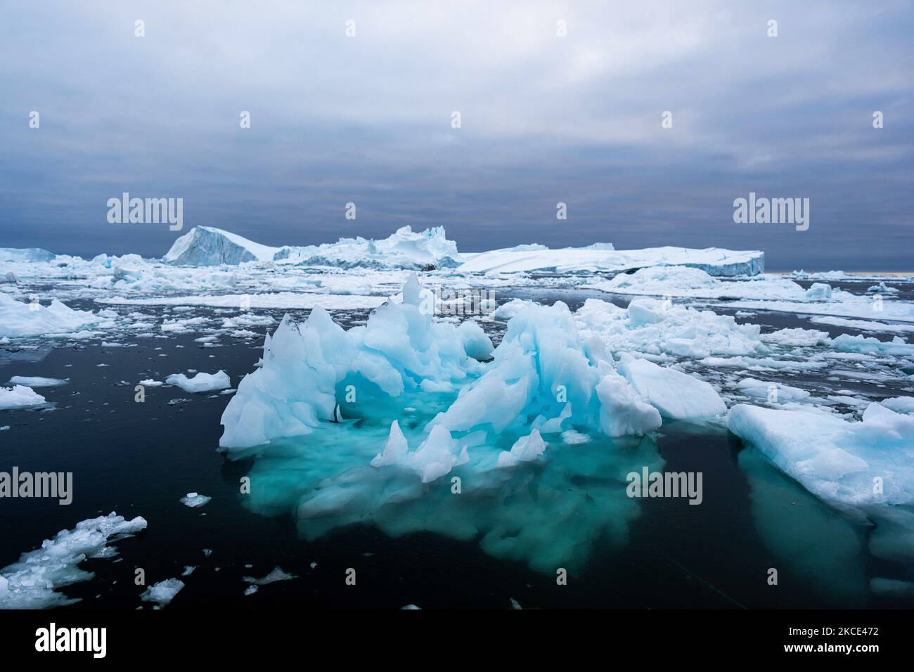 Icebergs près d'Ilulissat, Groenland. Le changement climatique a un effet profond au Groenland avec le recul des glaciers et de la calotte glaciaire du Groenland. (Photo par Ulrik Pedersen/NurPhoto) Banque D'Images