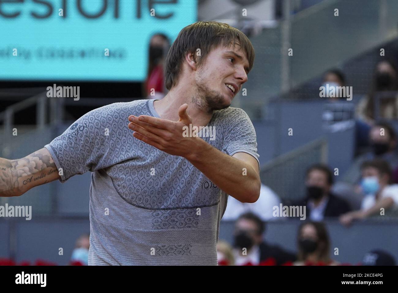 Alexandre Bublik du Kazakhstan en action lors de leur quart de finale contre Casper Ruud de Norvège pendant le neuvième jour de l'ouverture de Mutua Madrid à la Caja Magica sur 07 mai 2021 à Madrid, Espagne. (Photo par Oscar Gonzalez/NurPhoto) Banque D'Images