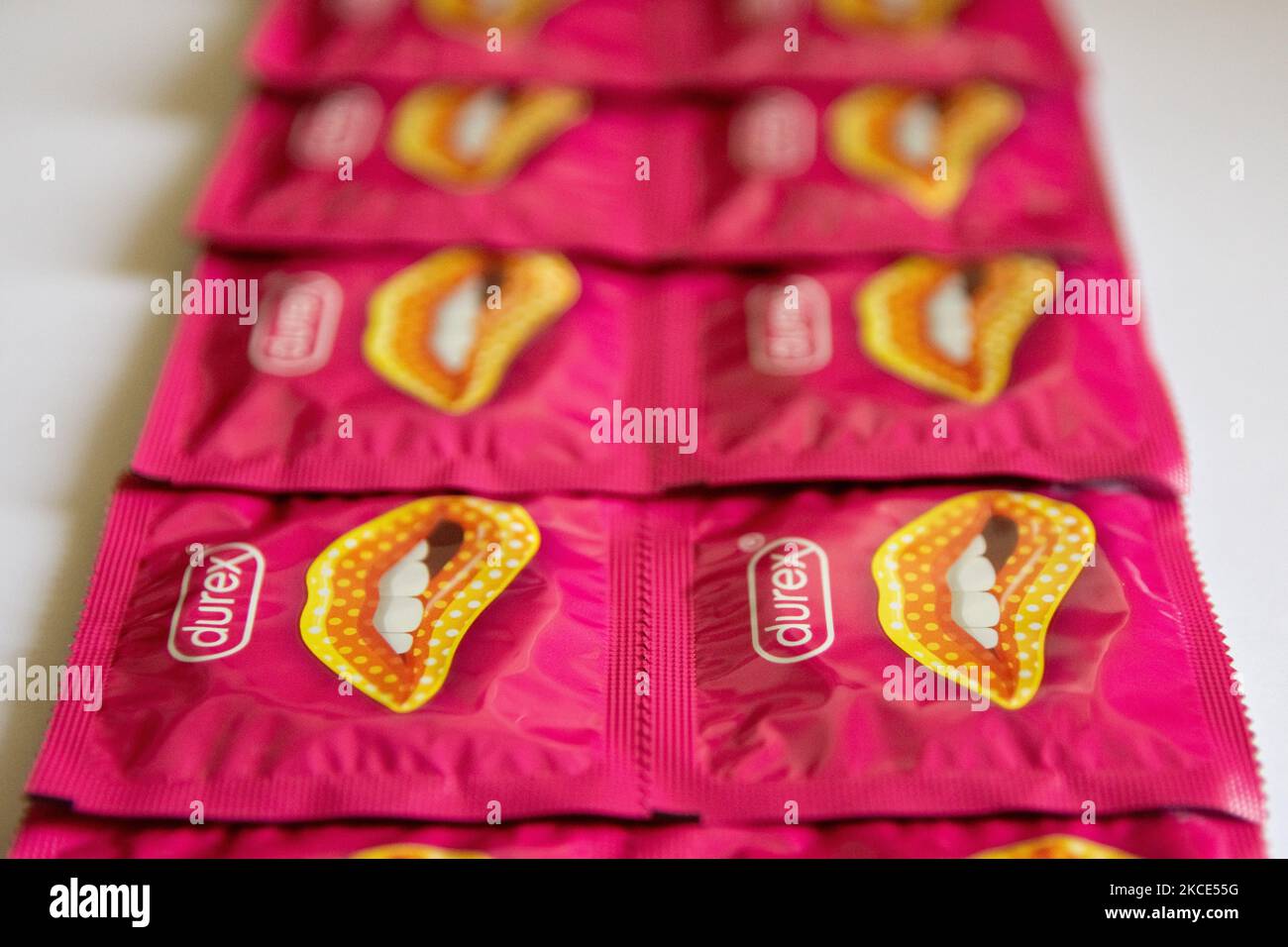 Dans cette photo, les préservatifs Durex sont exposés à Athènes, en Grèce, sur 8 mai 2021. (Photo Illustration par Nikolas Kokovlis/NurPhoto) Banque D'Images