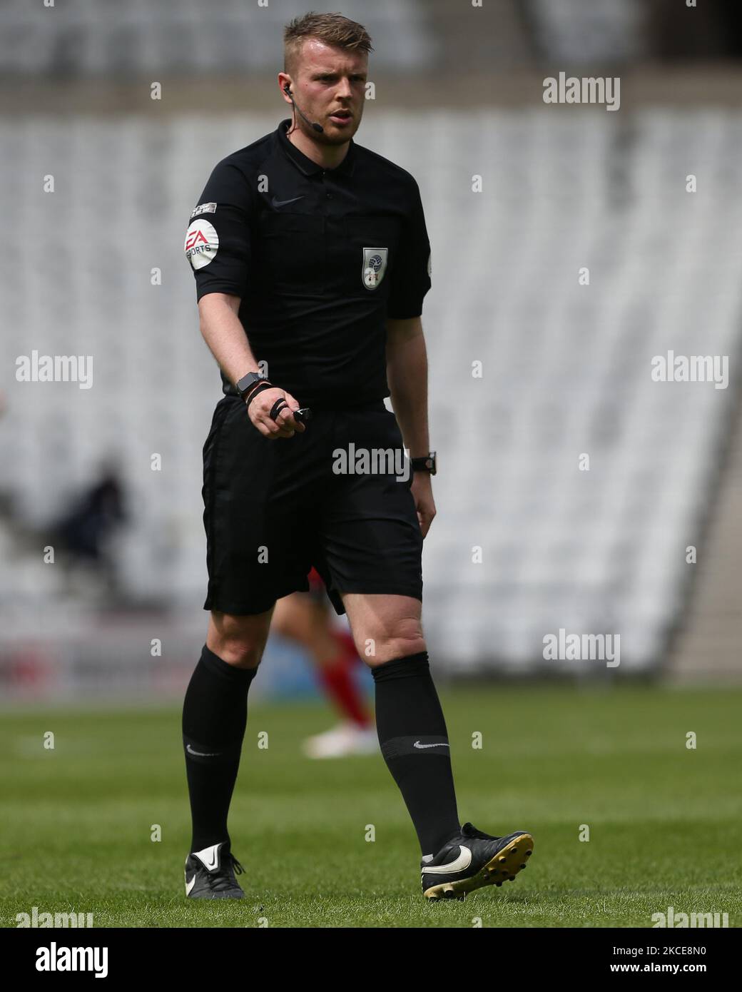 Arbitre Sam Barrott lors du match Sky Bet League 1 entre Sunderland et Northampton Town au stade de Light, Sunderland, Royaume-Uni, le 9th mai 2021. (Photo de Mark Fletcher/MI News/NurPhoto) Banque D'Images