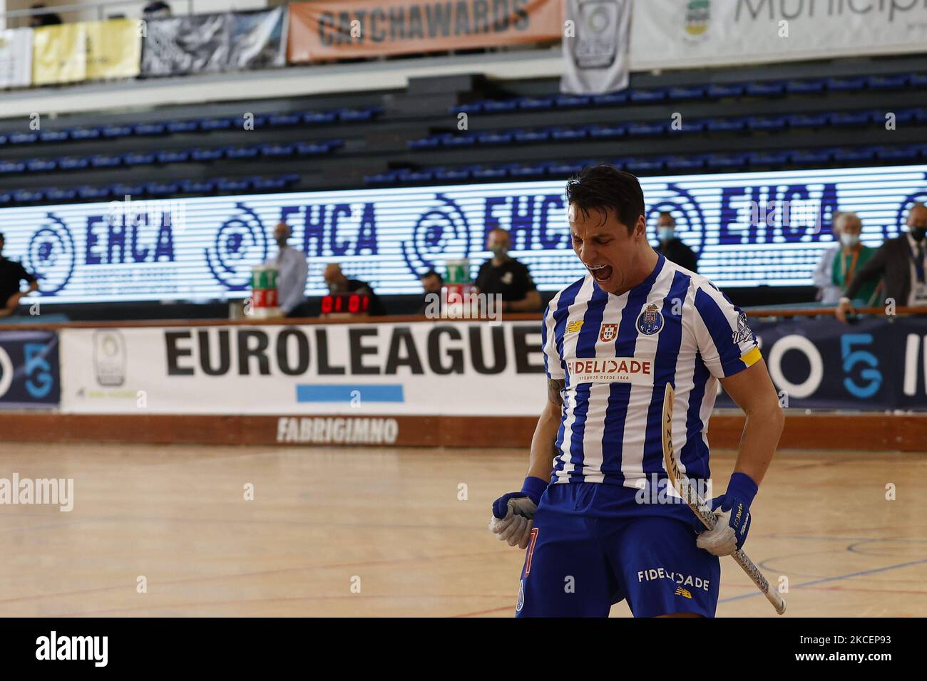 Gonçalo Alves fait le deuxième but et fête lors du match de la finale de hockey Euroliga Rink entre le FC Porto et le Sporting CP, à Pavillhao do Luso, Luso, Portugal, 16, mai, 2021 (photo de João Rico/NurPhoto) Banque D'Images